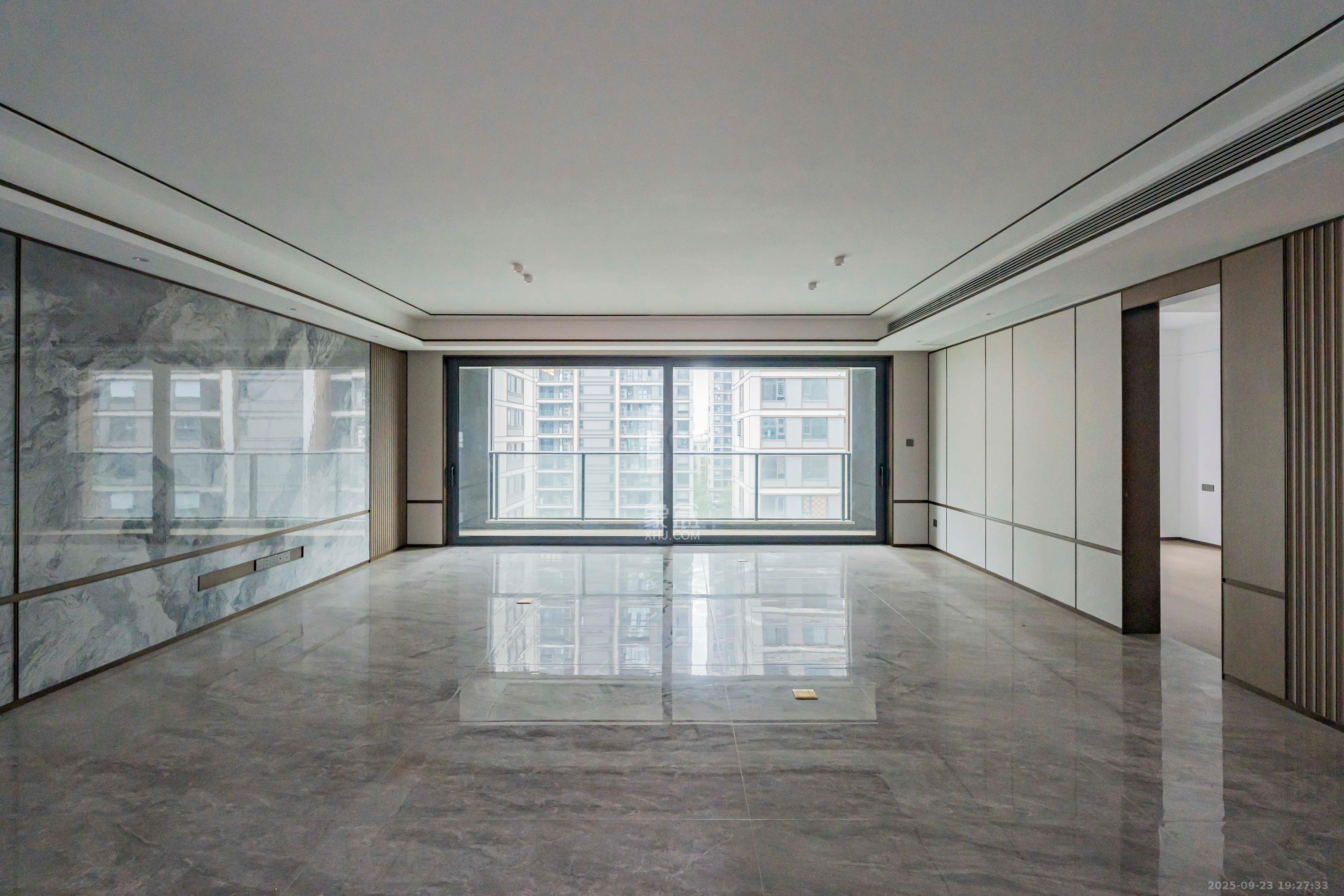 建发养云  4室2厅3卫    530.0万 建发养云  4室2厅3卫    530.0万客厅