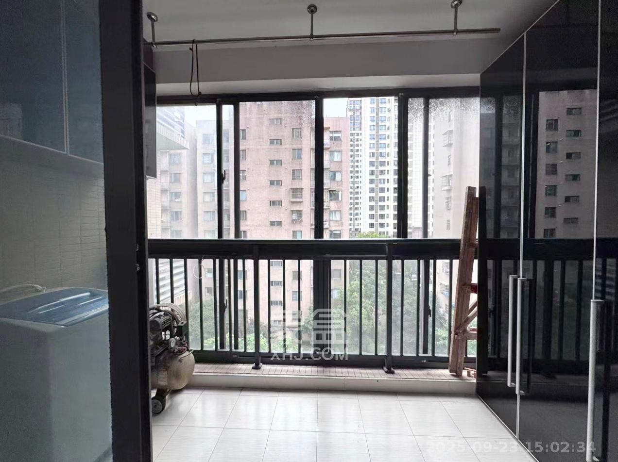 龙湾1号公馆  3室2厅1卫    2400.0元/月室内图