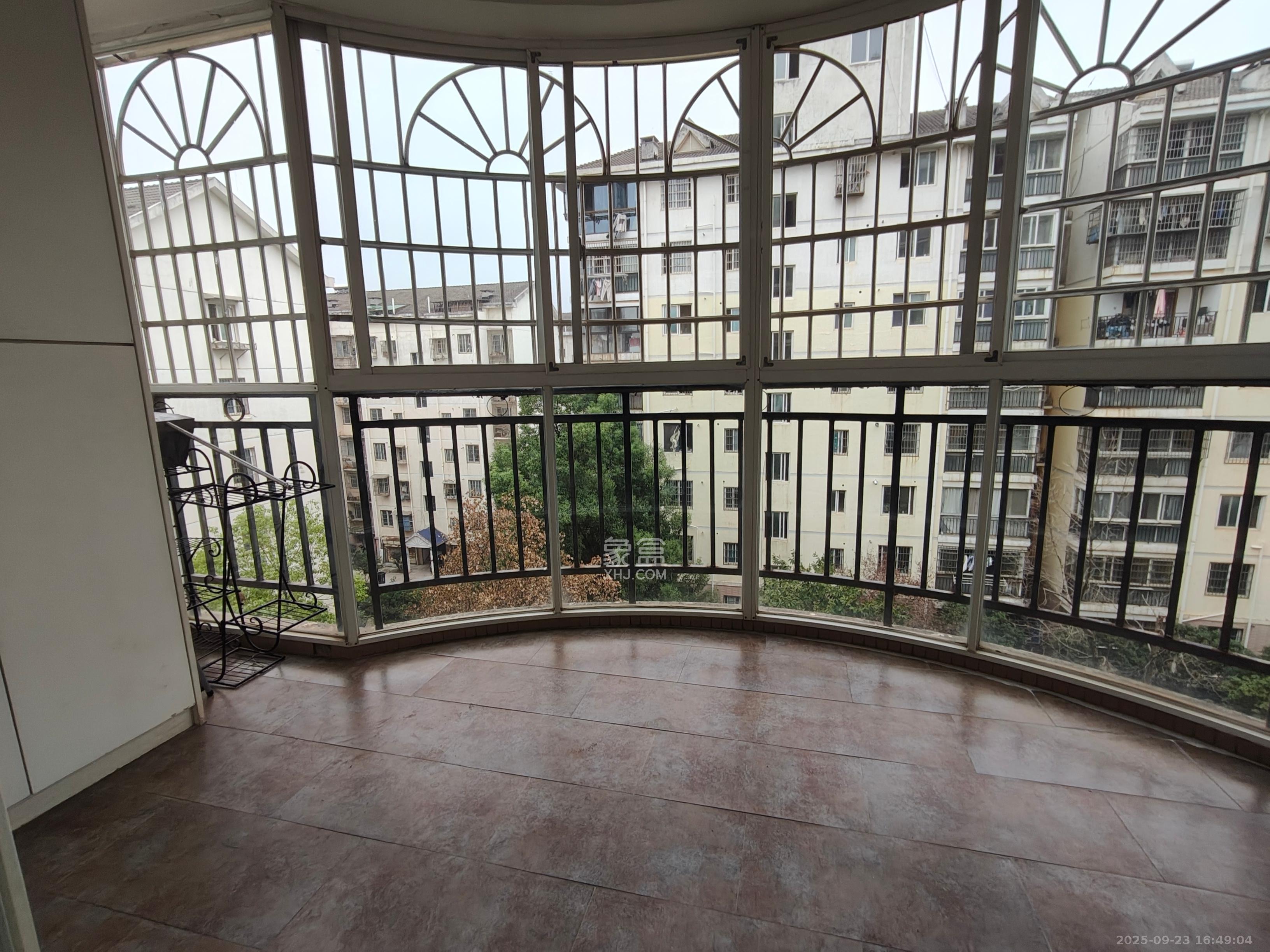 东方名都百草园 3室2厅1卫 2100.0元/月 东方名都百草园 3室2厅1卫 2100.0元/月室内图