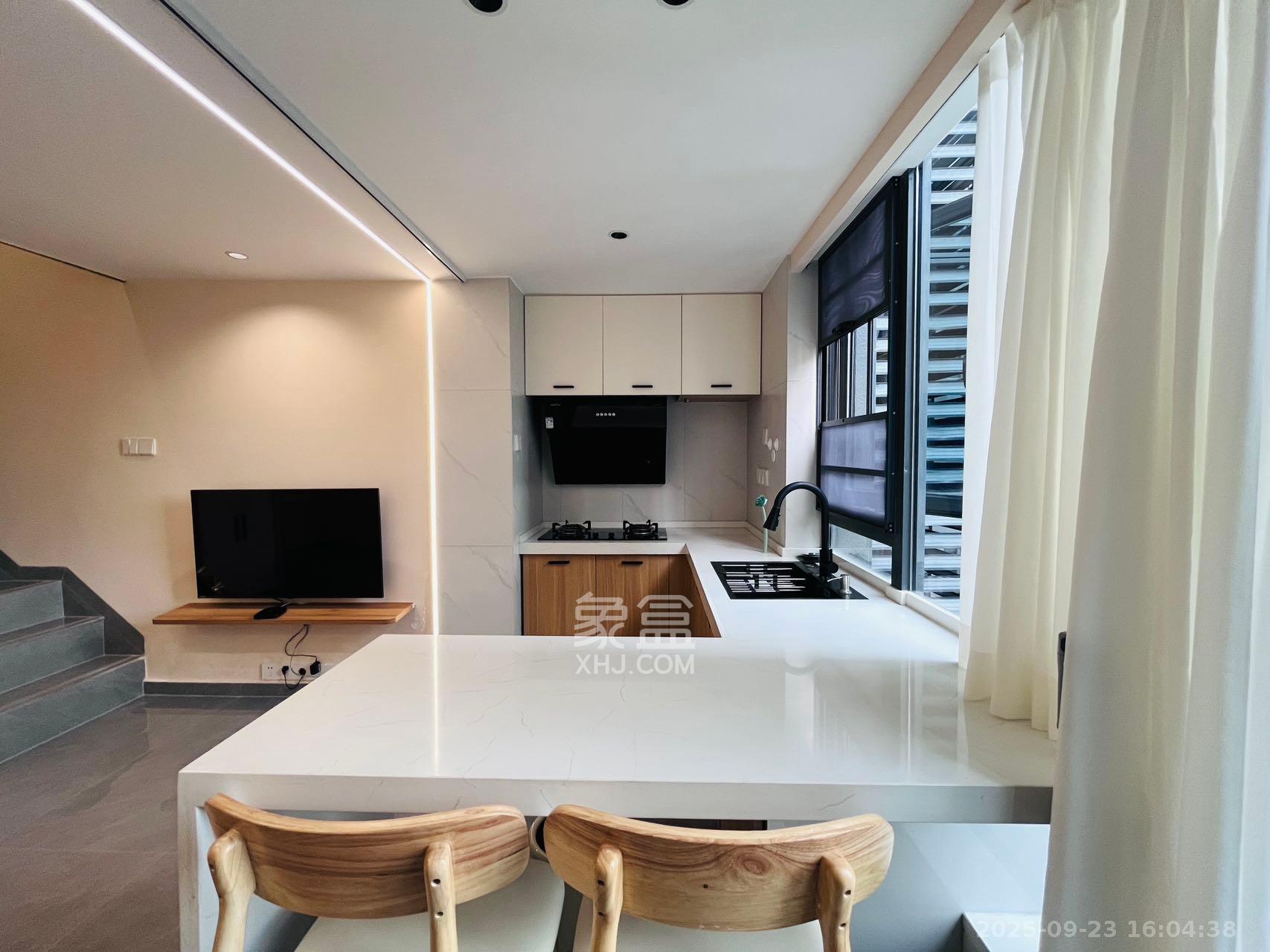 卓越中寰  2室1厅1卫    2800.0元/月室内图