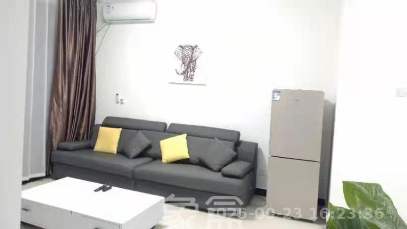 安泰嘉园(湘府邻伴) 1室2厅1卫 2100.0元/月 安泰嘉园(湘府邻伴) 1室2厅1卫 2100.0元/月室内图