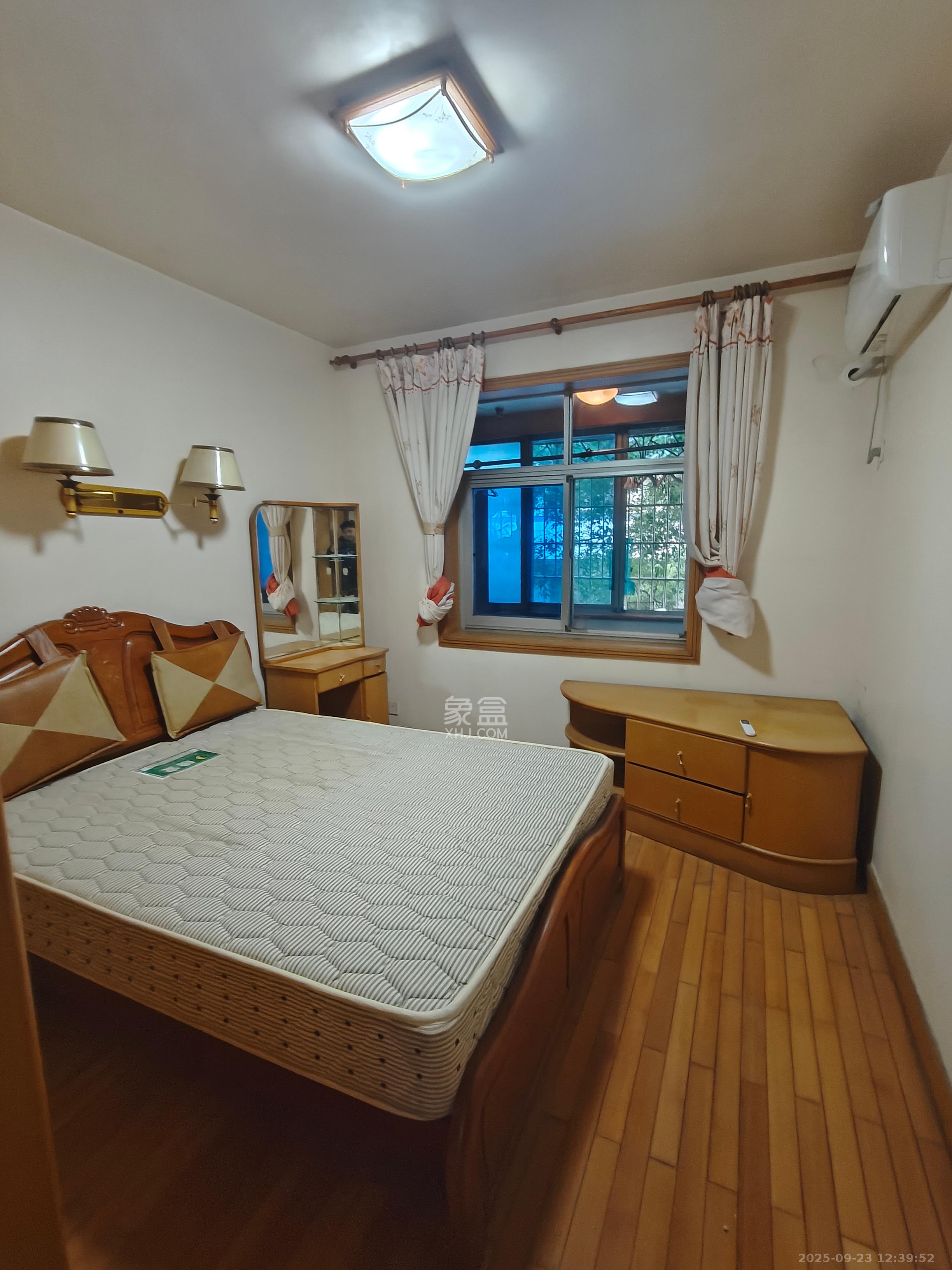 军安苑小区 4室2厅2卫 2000.0元/月 军安苑小区 4室2厅2卫 2000.0元/月室内图