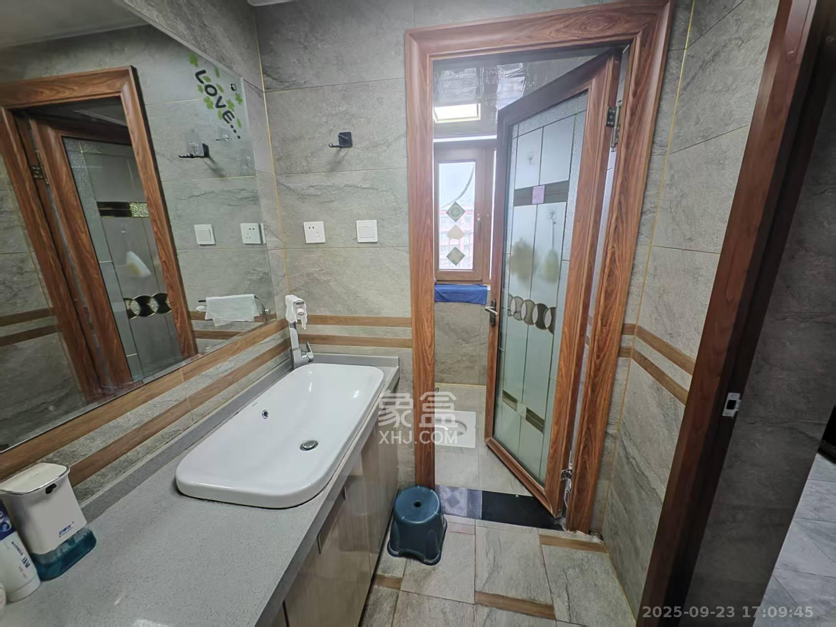 武警医院家属区  3室2厅1卫    3100.0元/月室内图