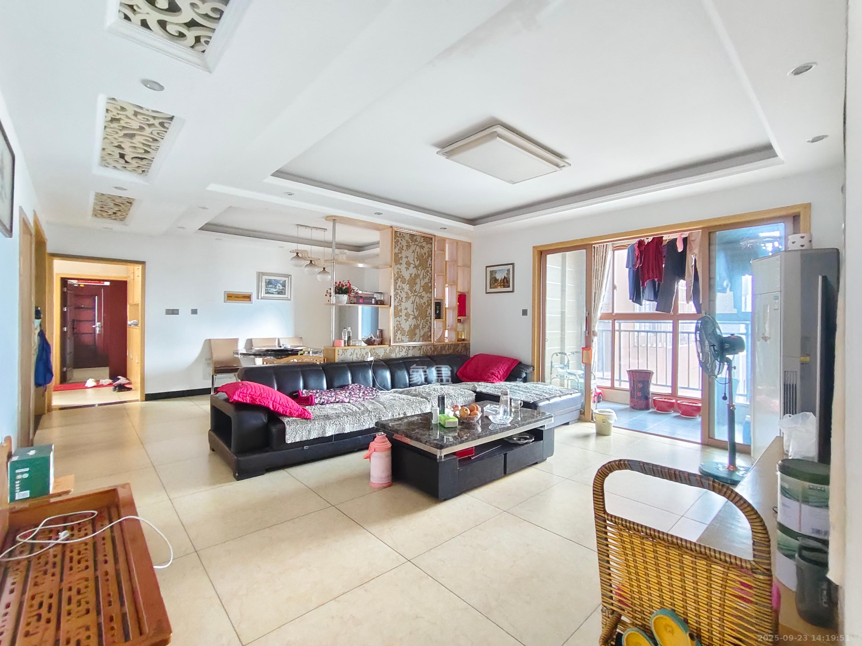 锑都家园  3室2厅2卫    2000.0元/月室内图