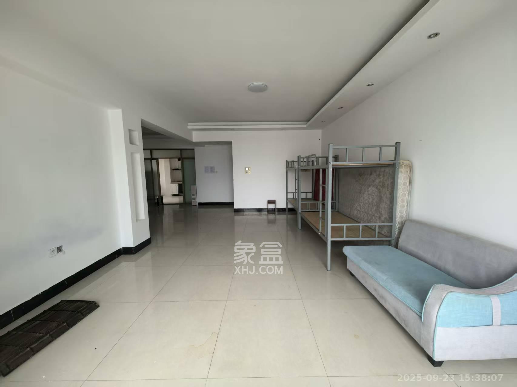 长宝1667  3室2厅2卫    4800.0元/月室内图