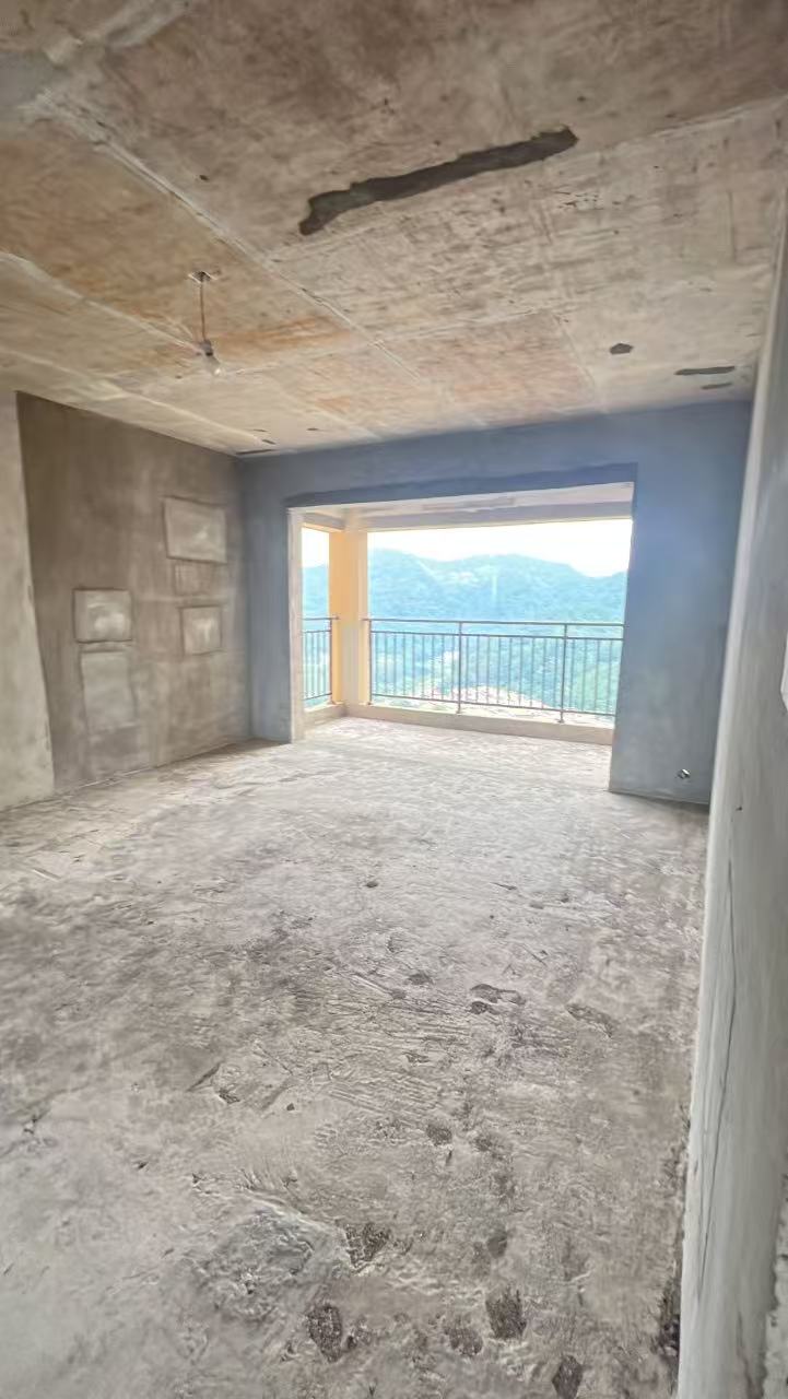 悦江山  5室2厅2卫   69.80万客厅