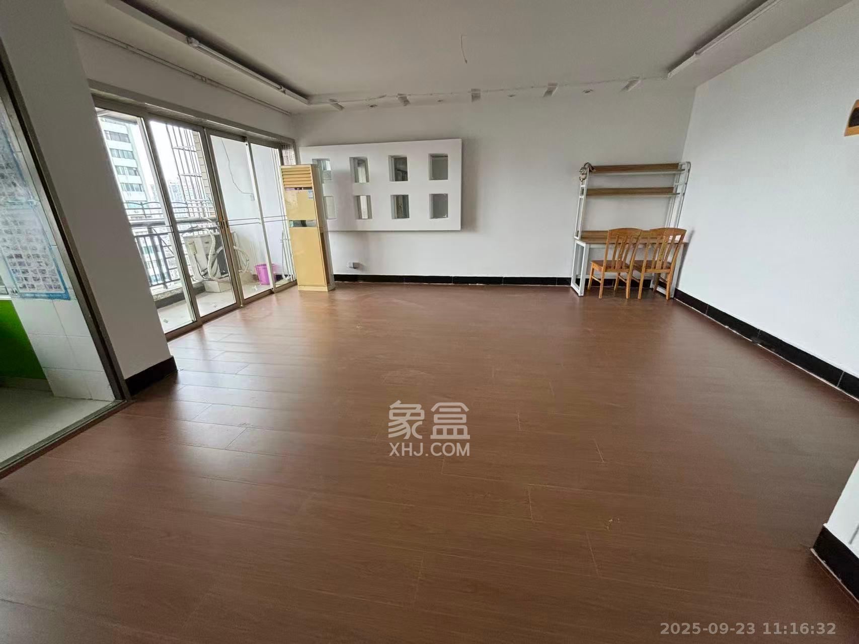 香格里嘉园 3室1厅2卫 2800.0元/月 香格里嘉园 3室1厅2卫 2800.0元/月室内图