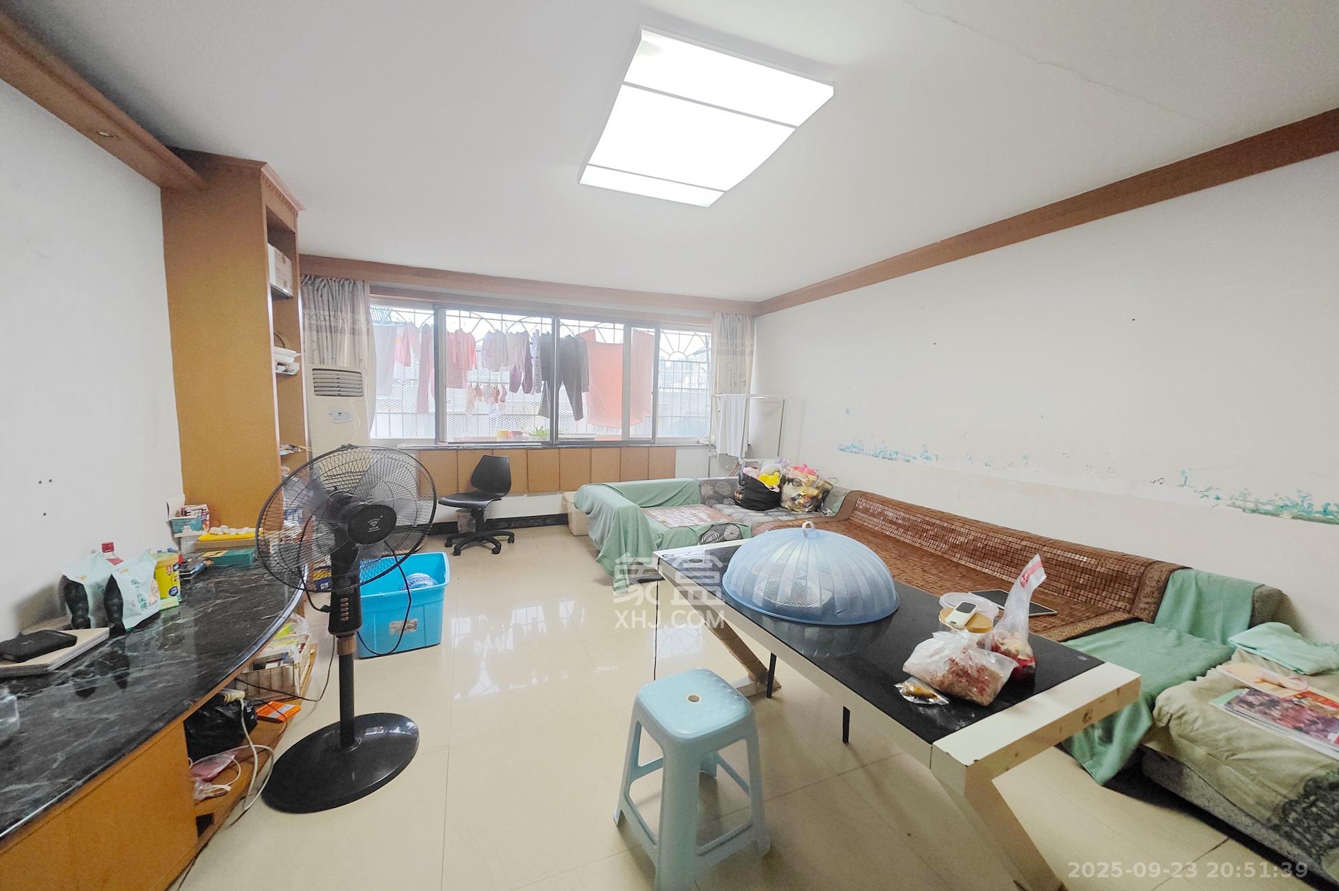 湘银公寓 2室1厅1卫 30.0万 湘银公寓 2室1厅1卫 30.0万客厅