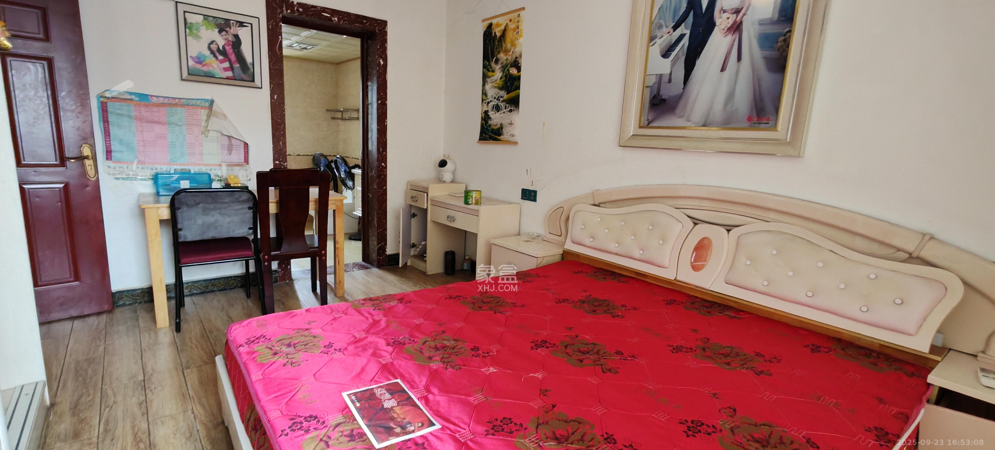 领东汇  4室2厅2卫    2600.0元/月 领东汇  4室2厅2卫    2600.0元/月室内图1