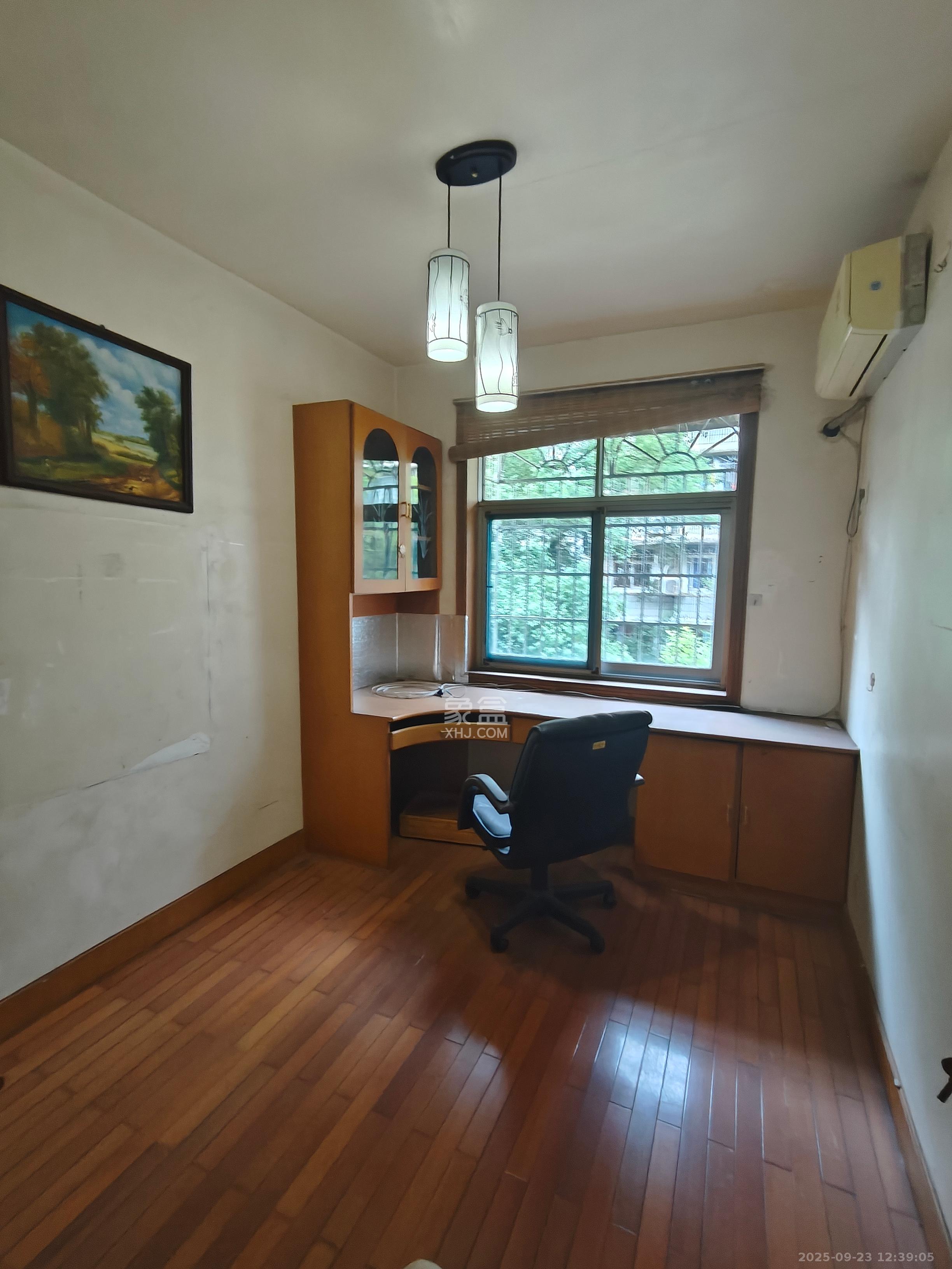 军安苑小区 4室2厅2卫 2000.0元/月 军安苑小区 4室2厅2卫 2000.0元/月室内图