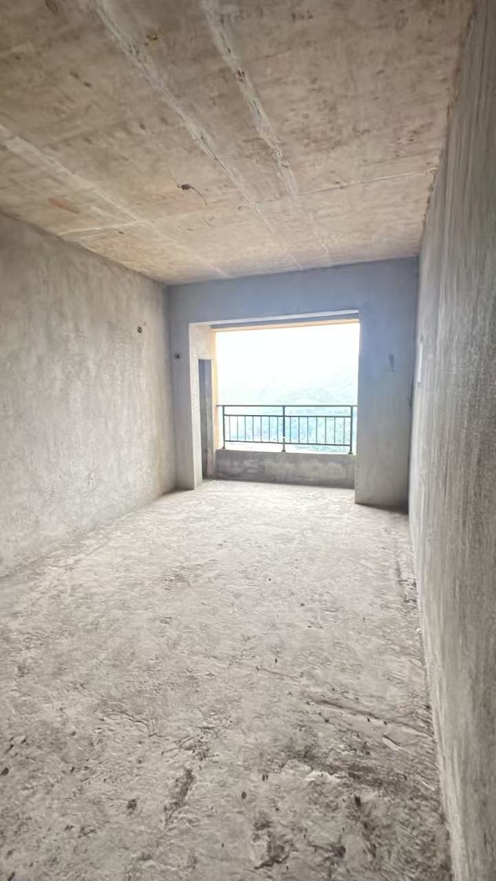 悦江山  5室2厅2卫   69.80万客厅