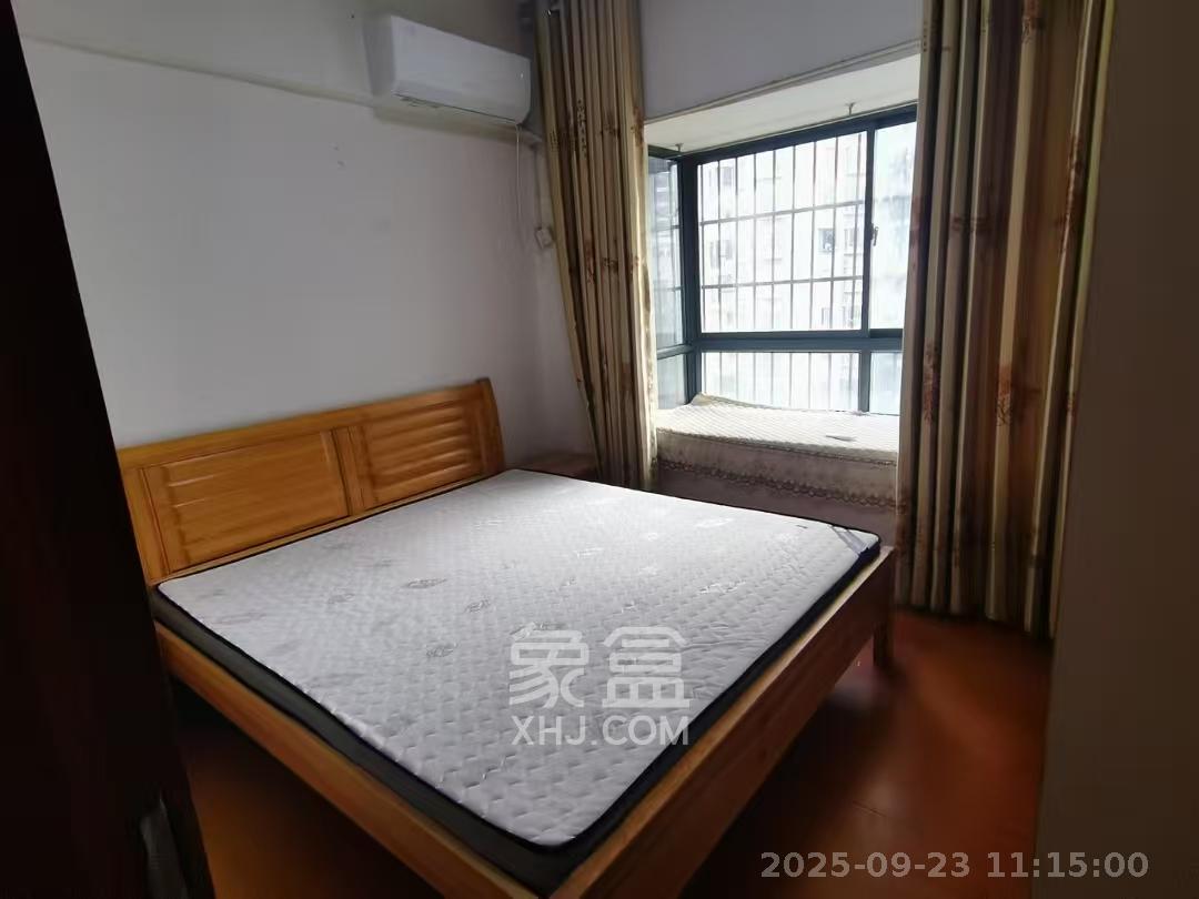 新府华城  1室0厅1卫   25.00万卧室