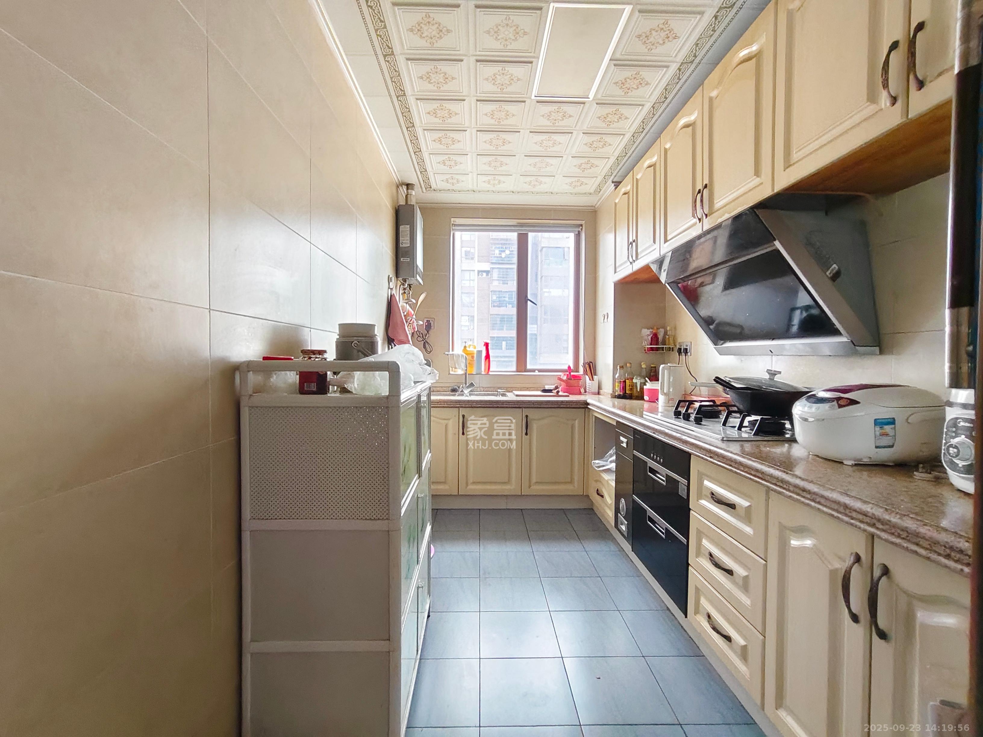 锑都家园 3室2厅2卫 2000.0元/月 锑都家园 3室2厅2卫 2000.0元/月室内图