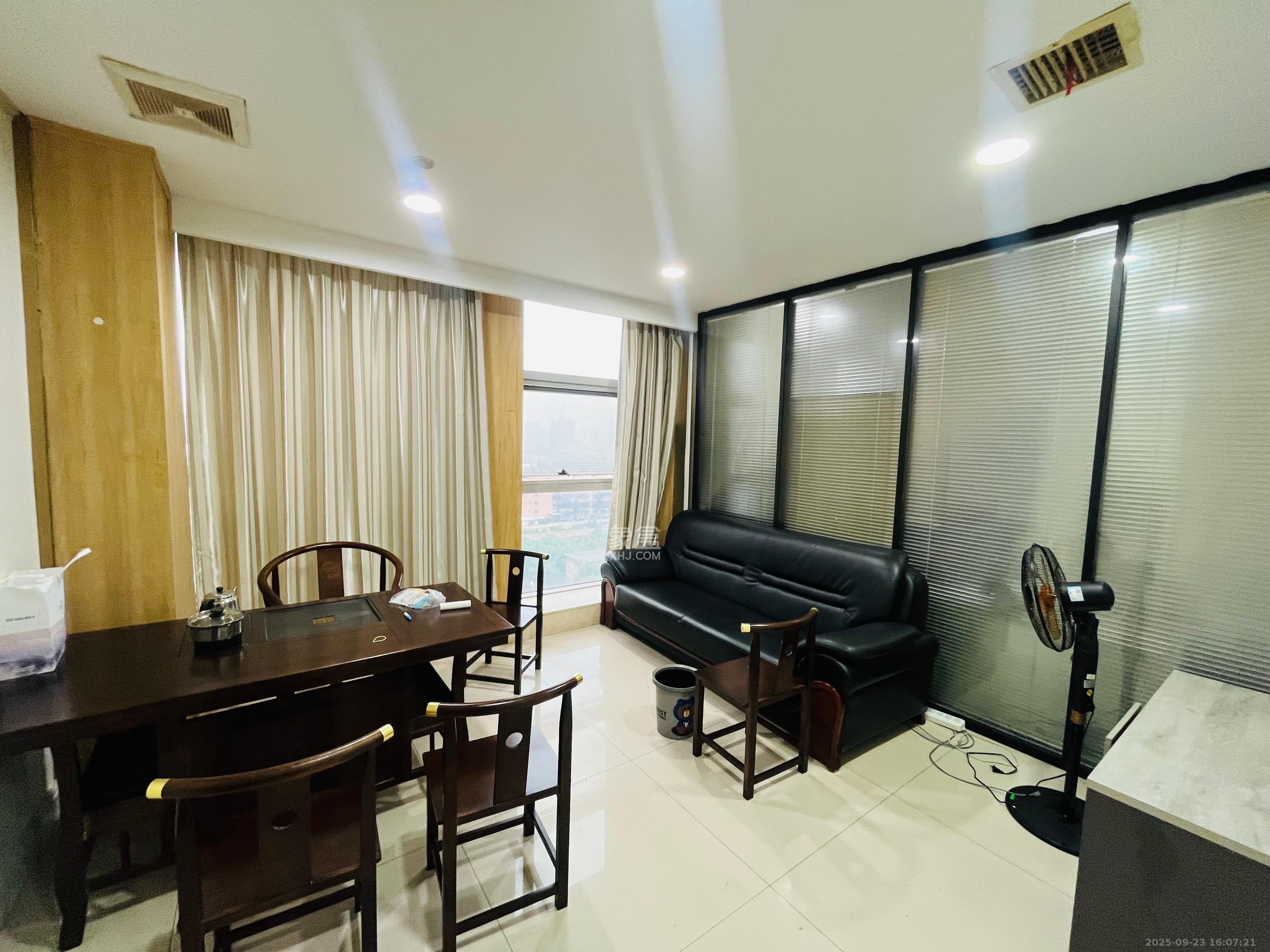 宇成朝阳广场  3室1厅1卫    5500.0元/月室内图