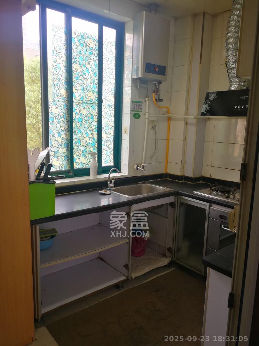 东方新城  2室2厅1卫    2100.0元/月室内图