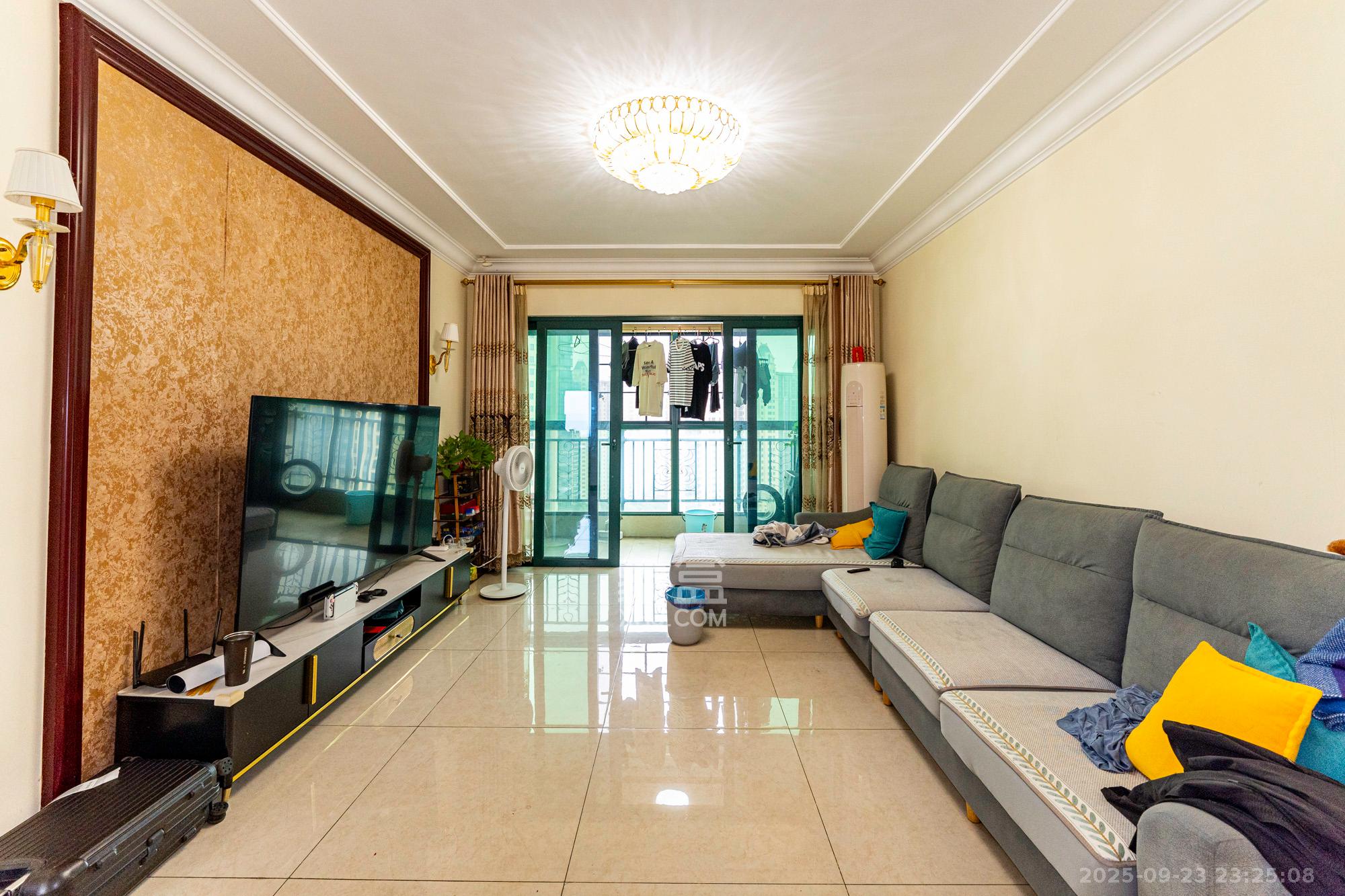 恒大雅苑 4室2厅2卫 114.6万 恒大雅苑 4室2厅2卫 114.6万客厅