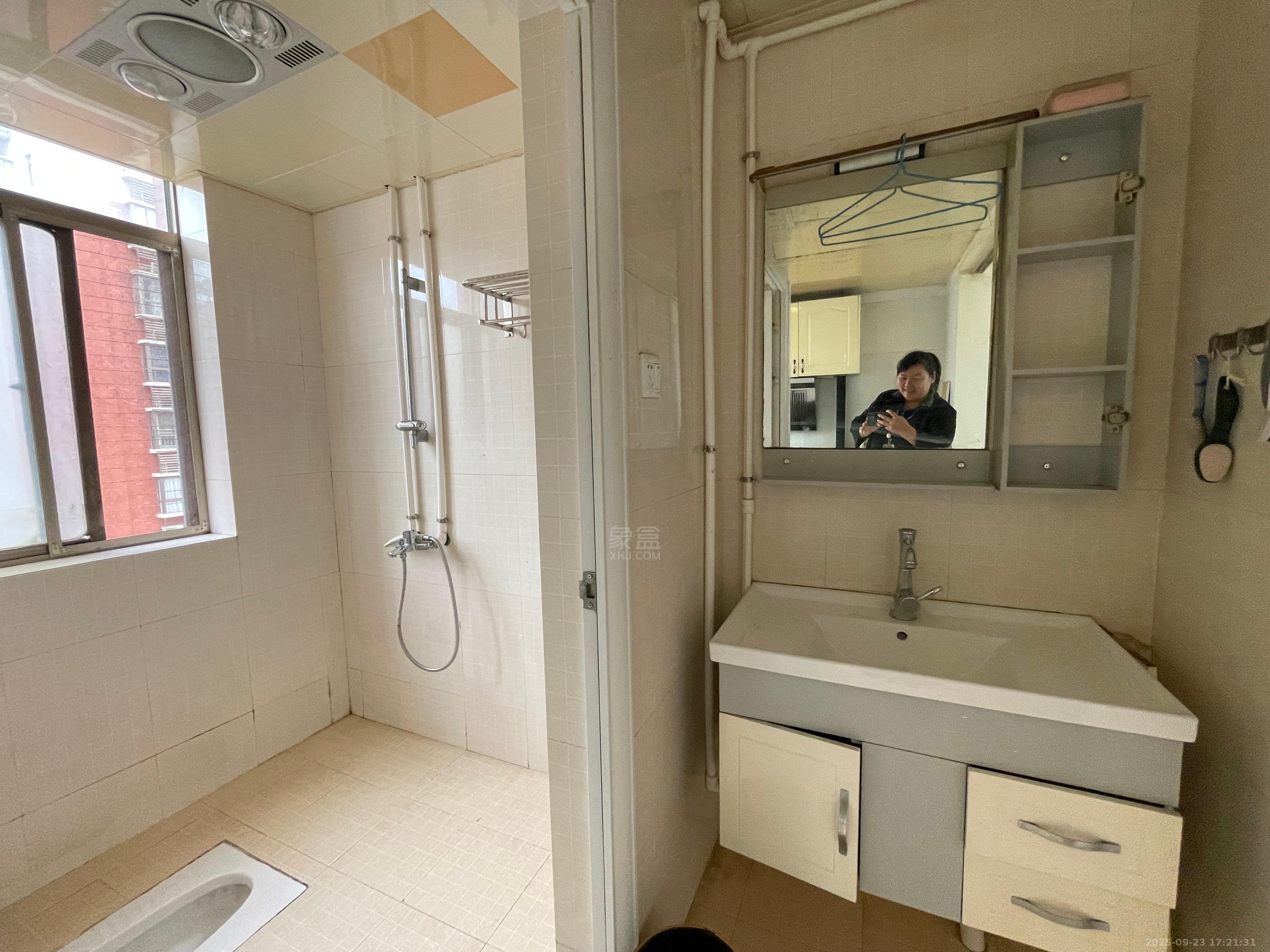 庐山恋  4室2厅2卫    2200.0元/月室内图