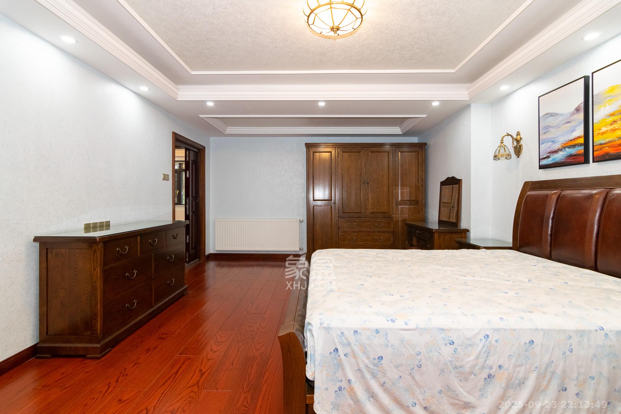 悦禧国际山庄 5室3厅4卫 438.0万 悦禧国际山庄 5室3厅4卫 438.0万卧室