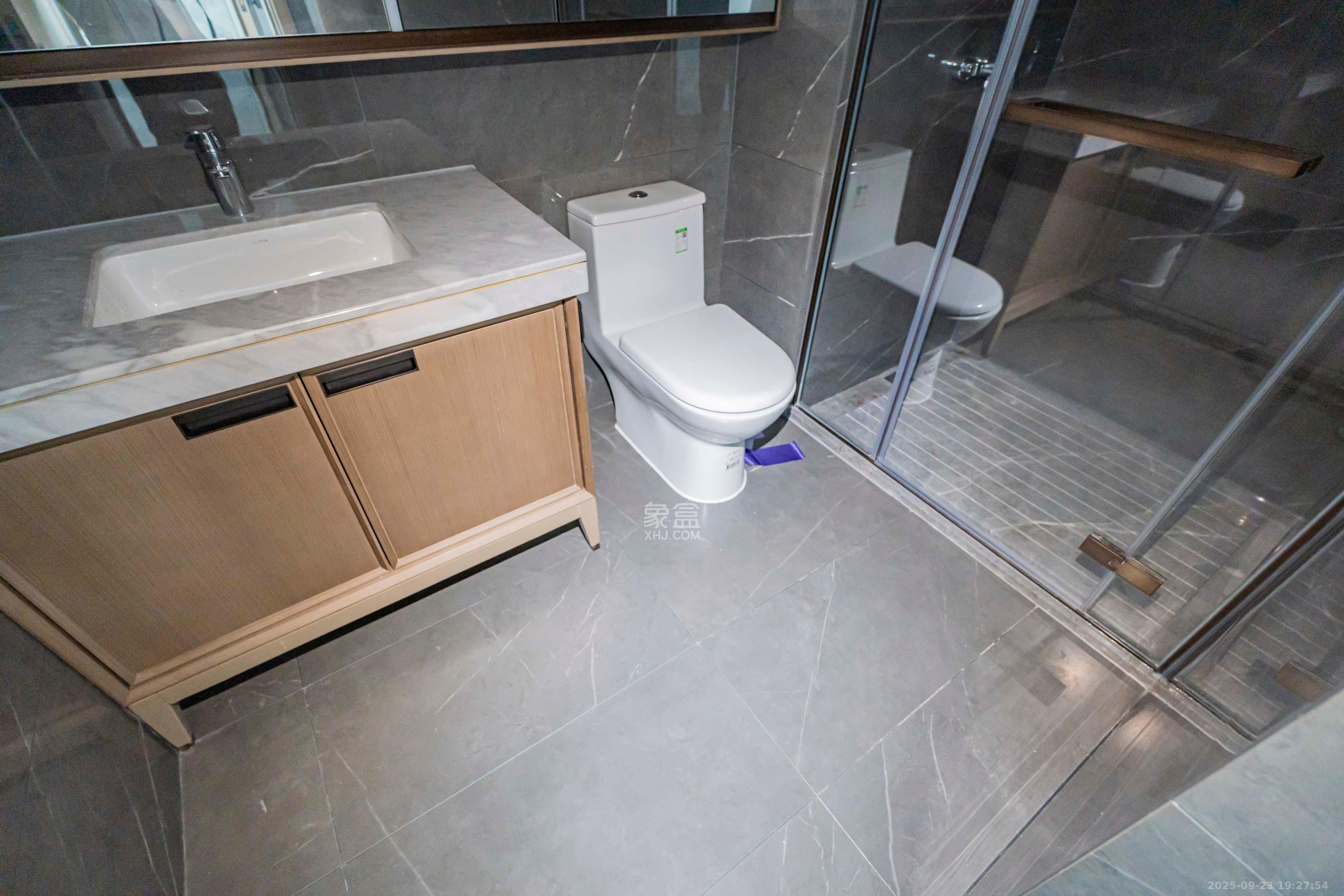 建发养云  4室2厅3卫    530.0万 建发养云  4室2厅3卫    530.0万卫生间