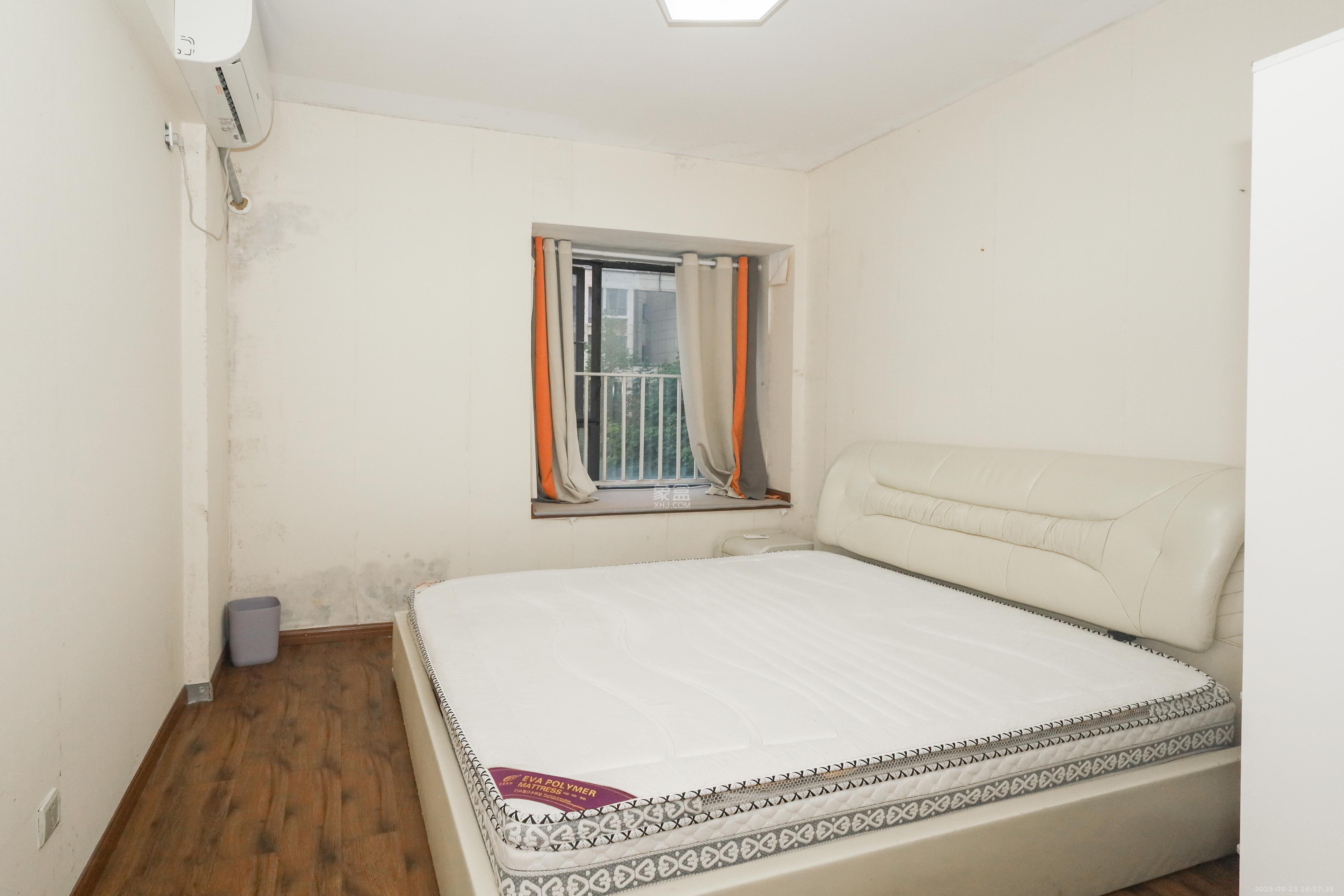 保利麓谷林语A区  2室1厅1卫    68.0万卧室