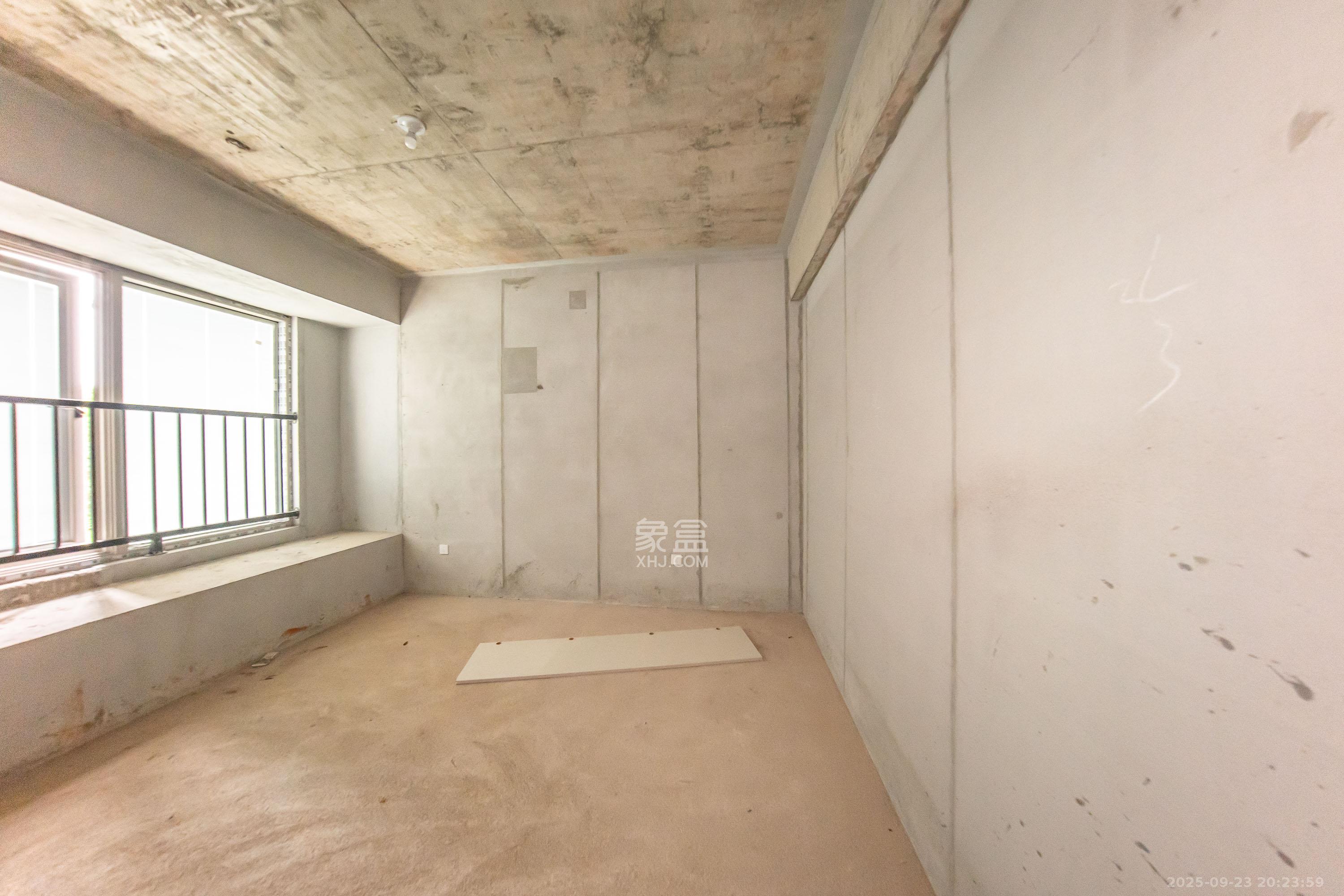 金茂长沙国际社区  6室3厅3卫    268.0万卧室