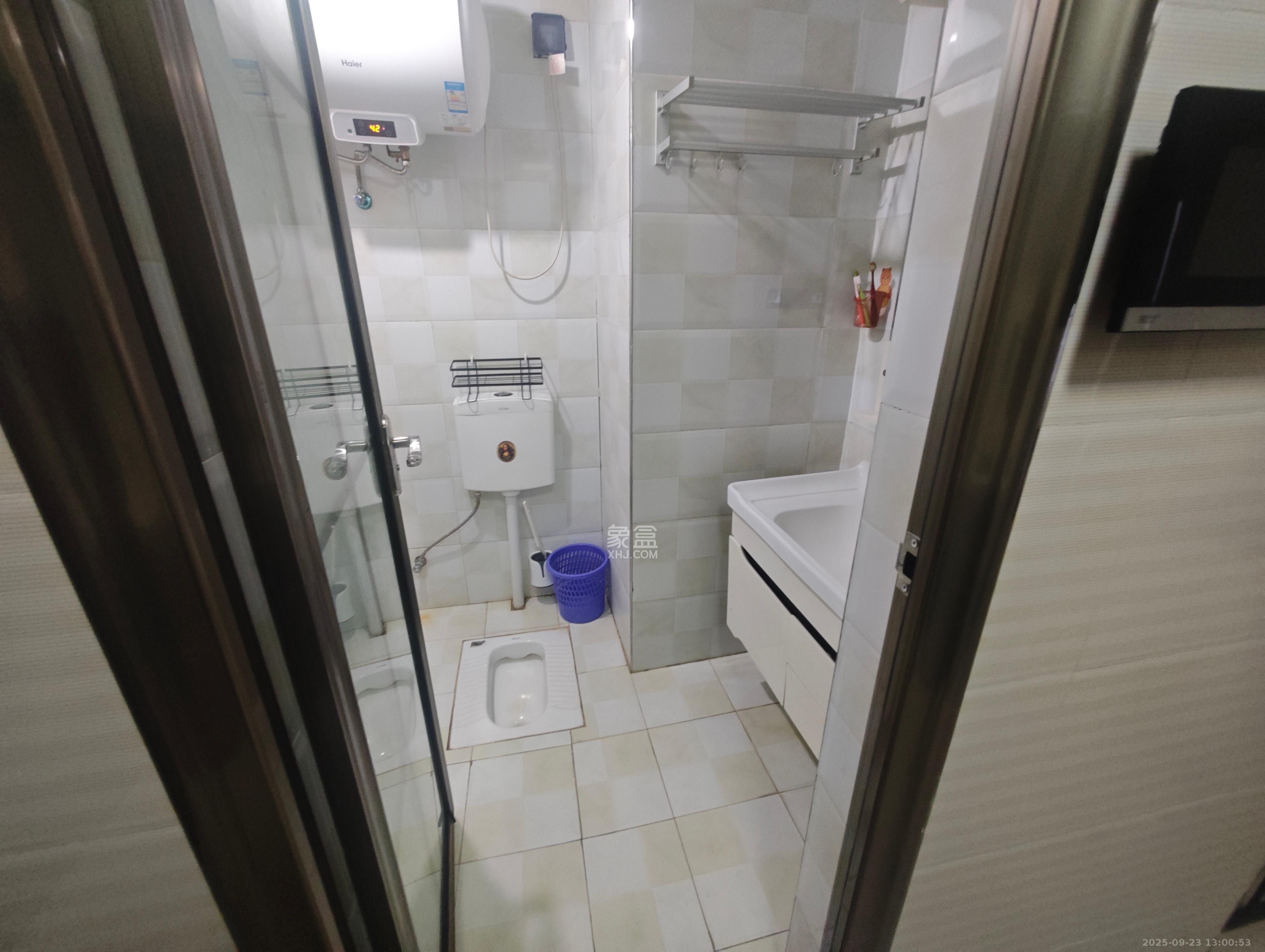 华润五彩城 1室1厅1卫 1400.0元/月 华润五彩城 1室1厅1卫 1400.0元/月室内图