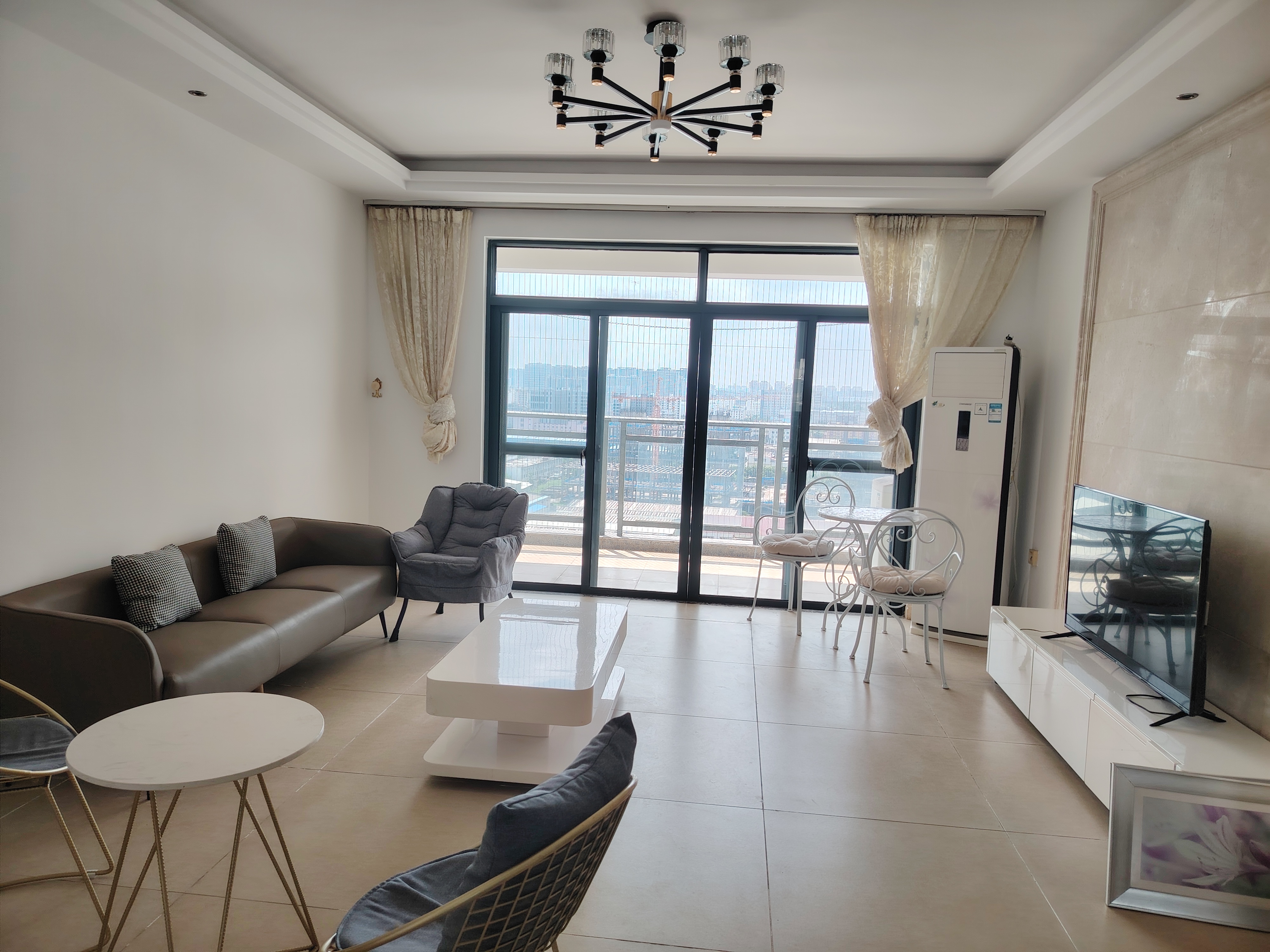 祥和家园 3室2厅2卫 3500.0元/月 祥和家园 3室2厅2卫 3500.0元/月室内图