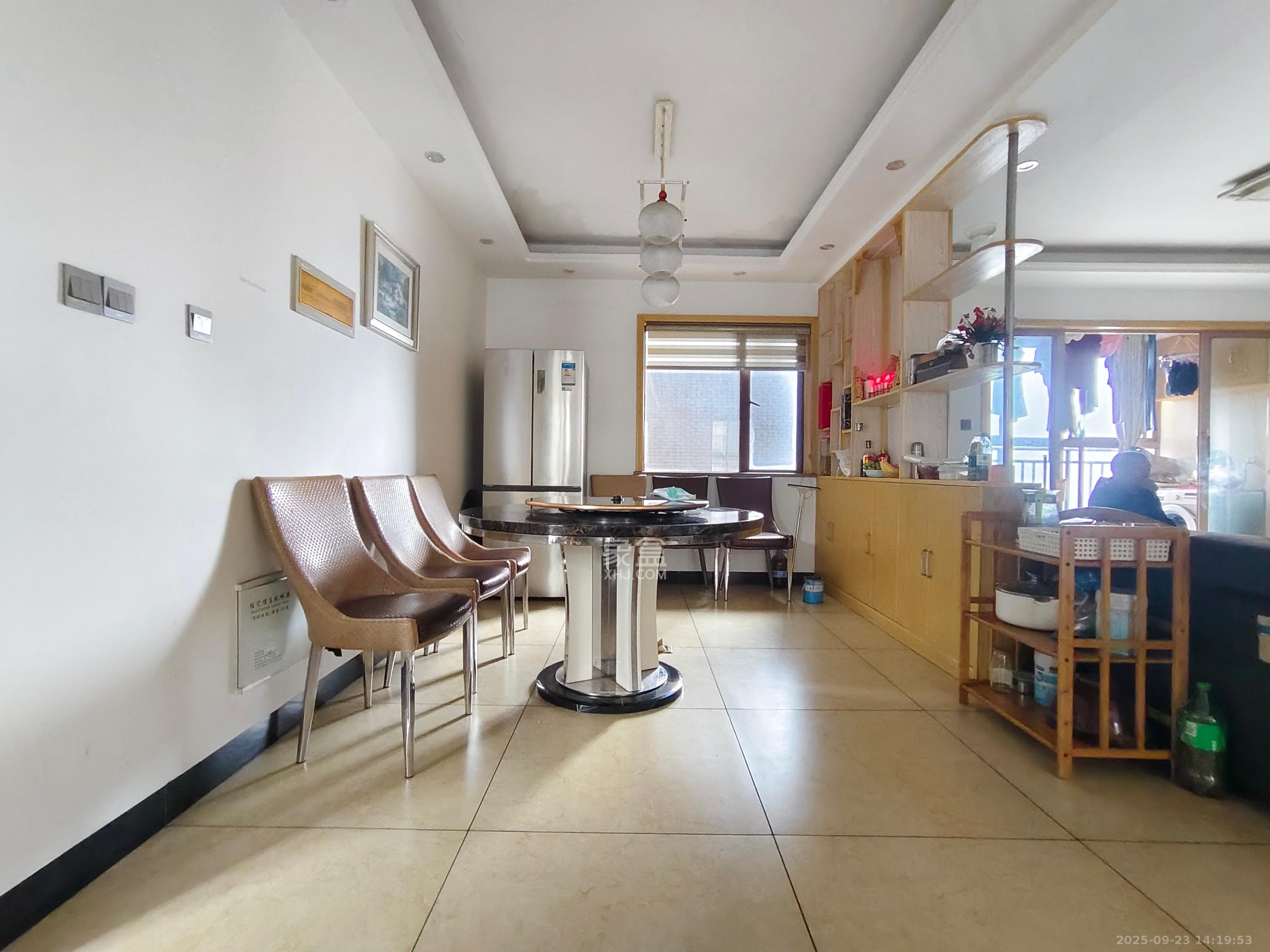 锑都家园  3室2厅2卫    2000.0元/月室内图