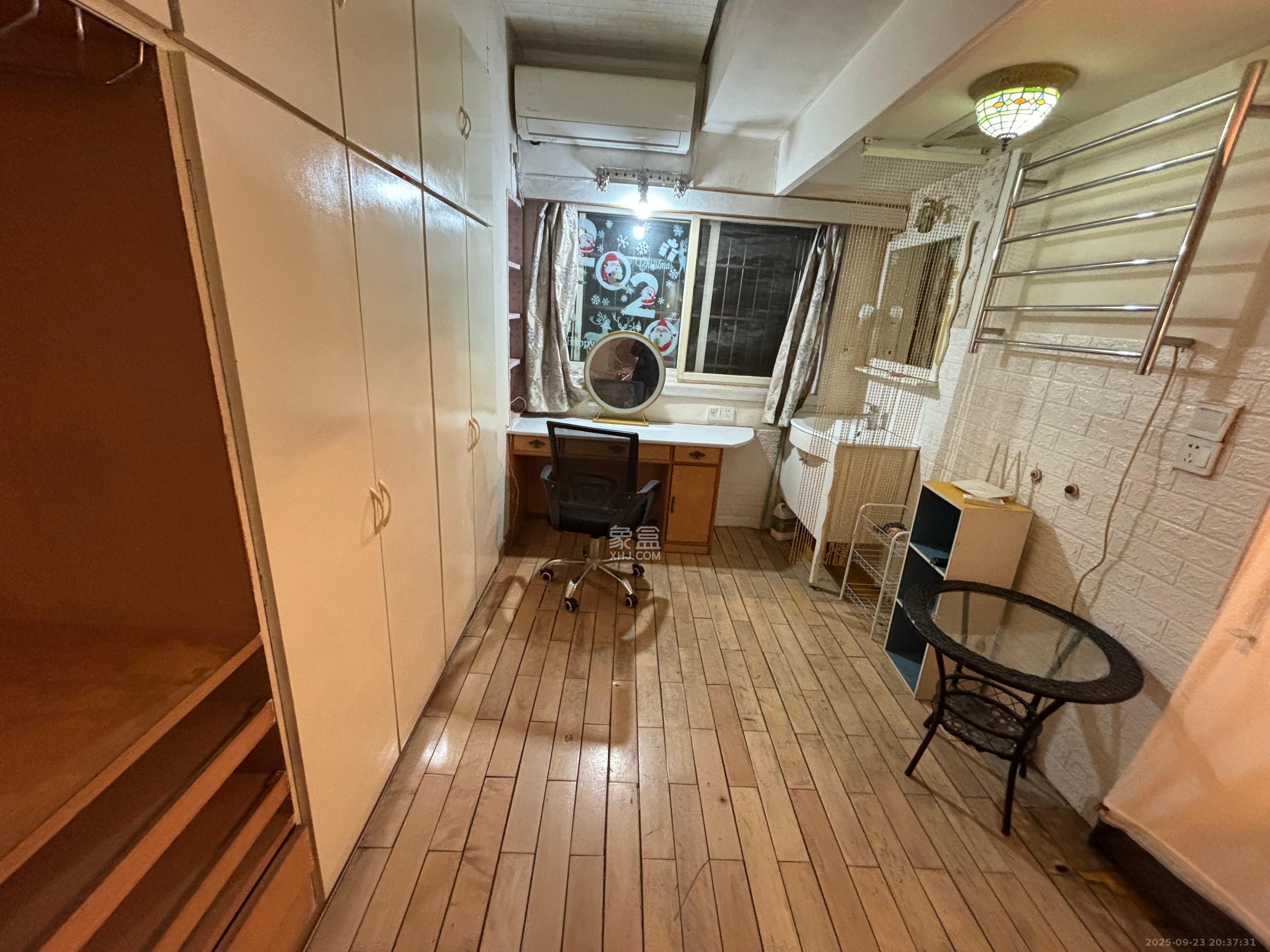 在水一方  1室1厅1卫   1500.00元/月室内图
