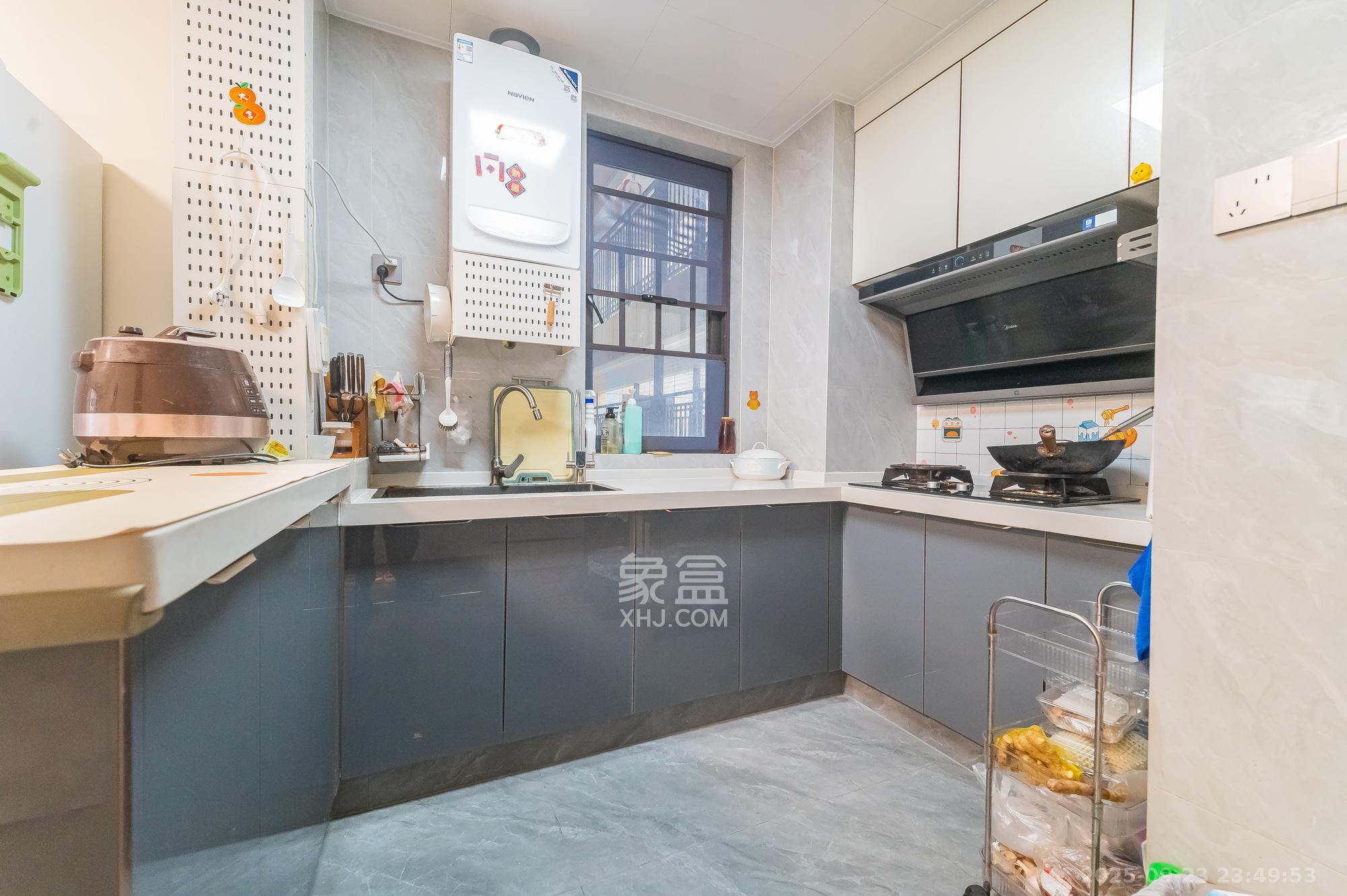 旭辉美的东樾城  3室2厅2卫    89.8万厨房