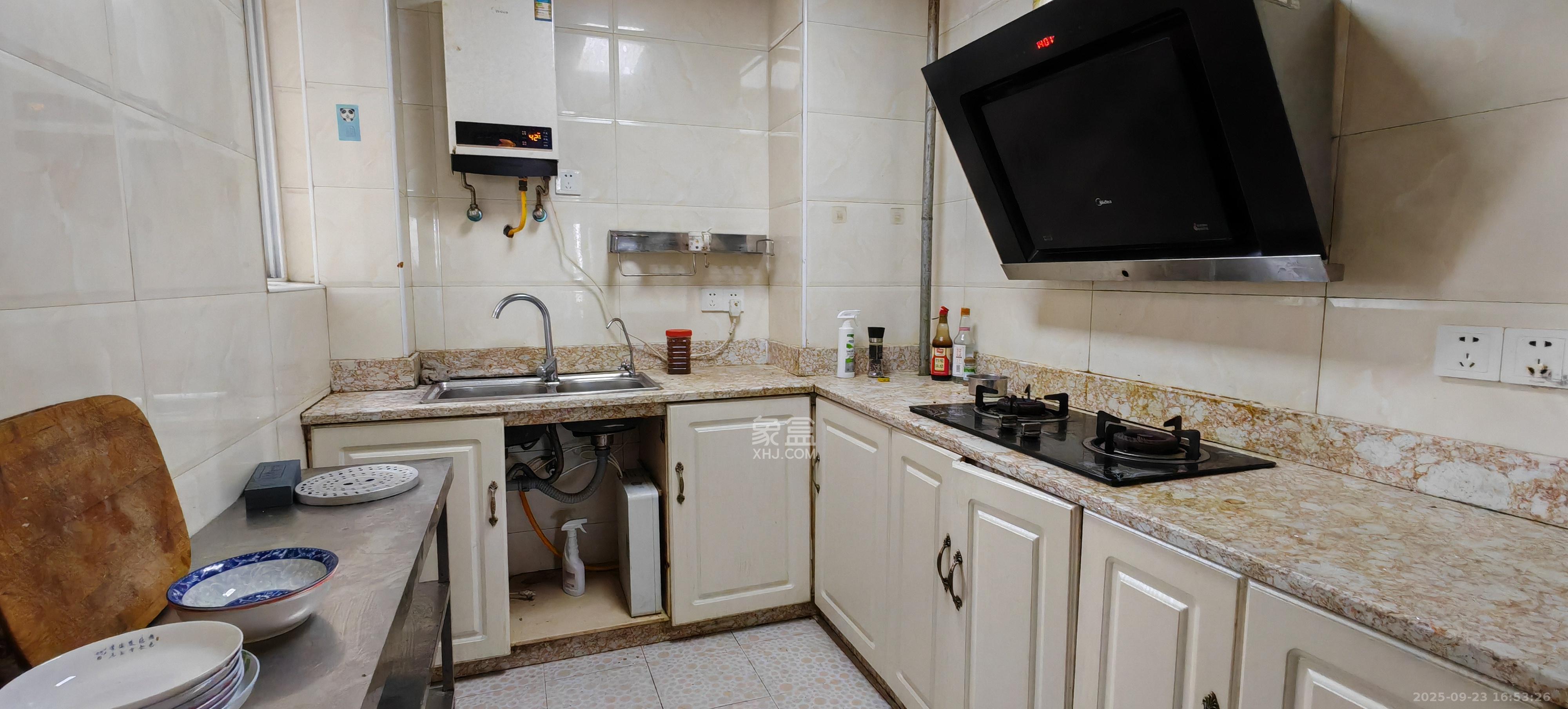 领东汇  4室2厅2卫    2600.0元/月 领东汇  4室2厅2卫    2600.0元/月室内图