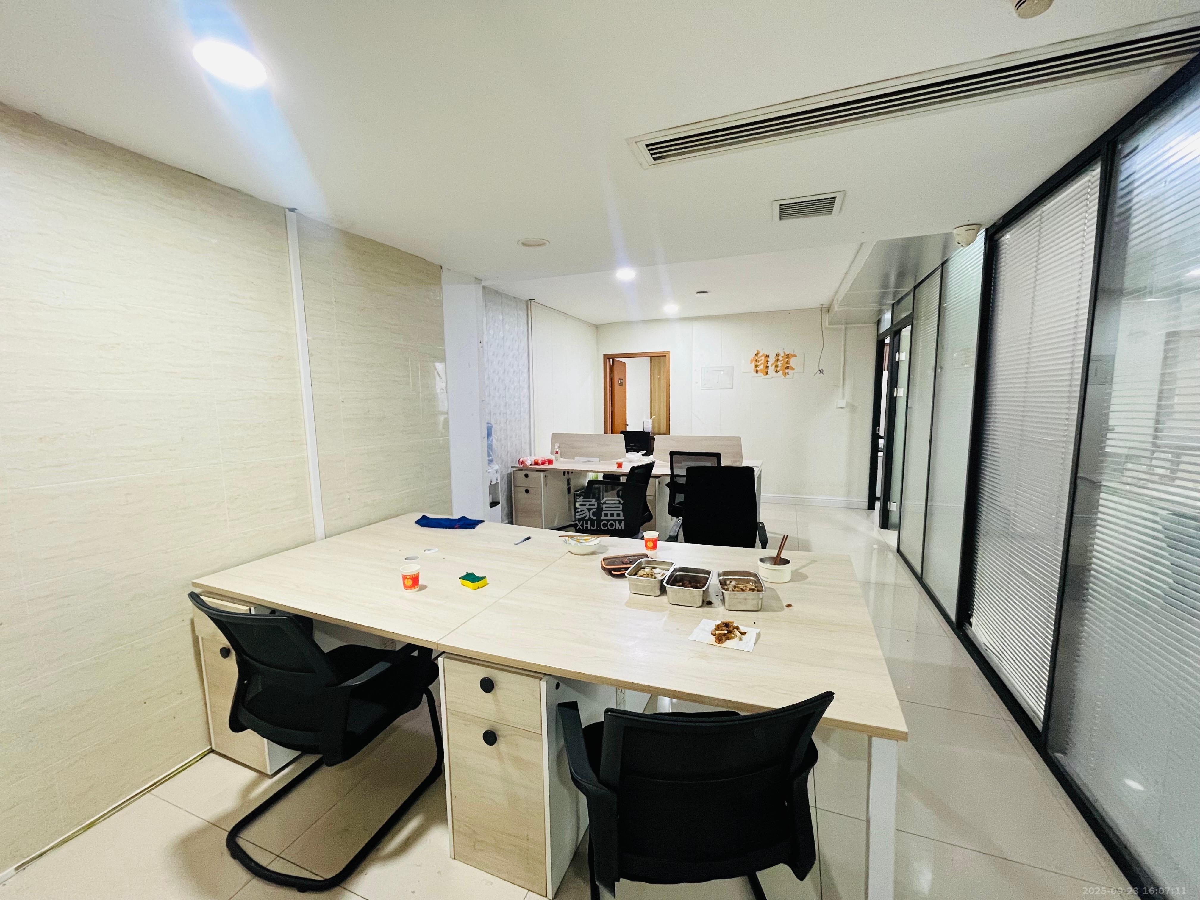 宇成朝阳广场 3室1厅1卫 5500.0元/月 宇成朝阳广场 3室1厅1卫 5500.0元/月室内图