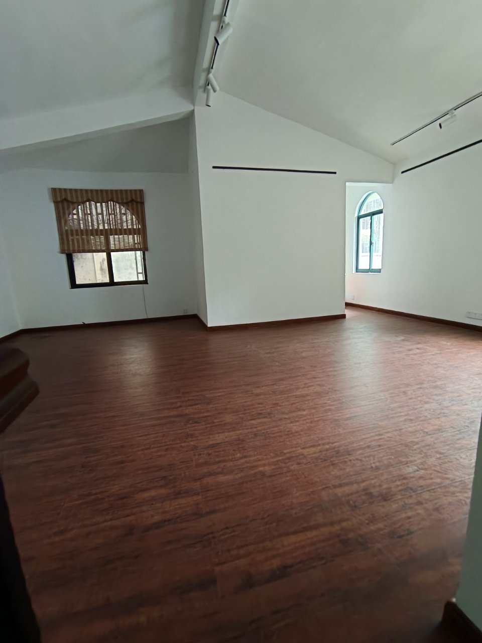 龙园别墅 6室3厅1卫 9900.0元/月 龙园别墅 6室3厅1卫 9900.0元/月室内图