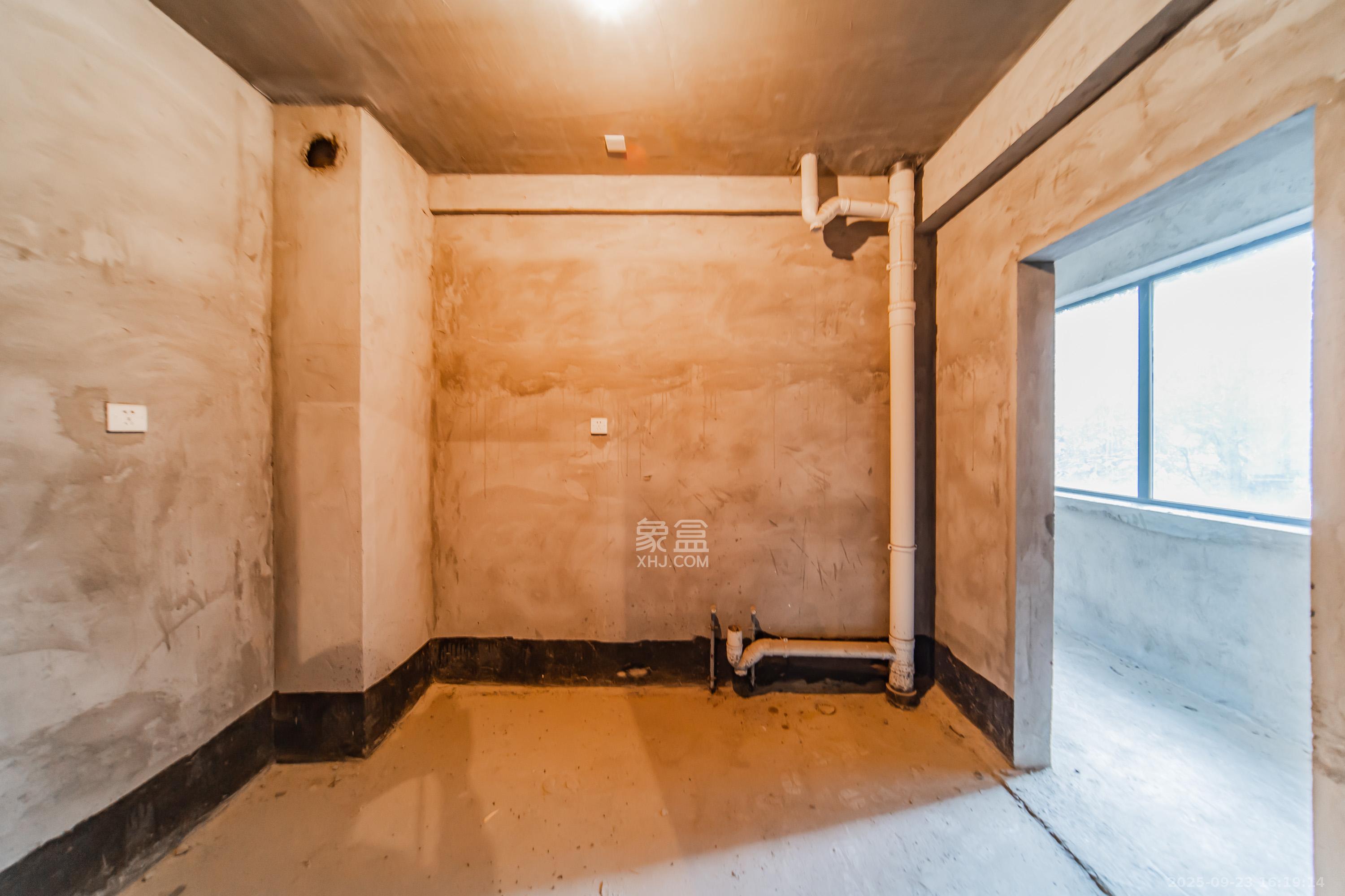 麓山翰林苑 4室2厅2卫 130.0万 麓山翰林苑 4室2厅2卫 130.0万厨房