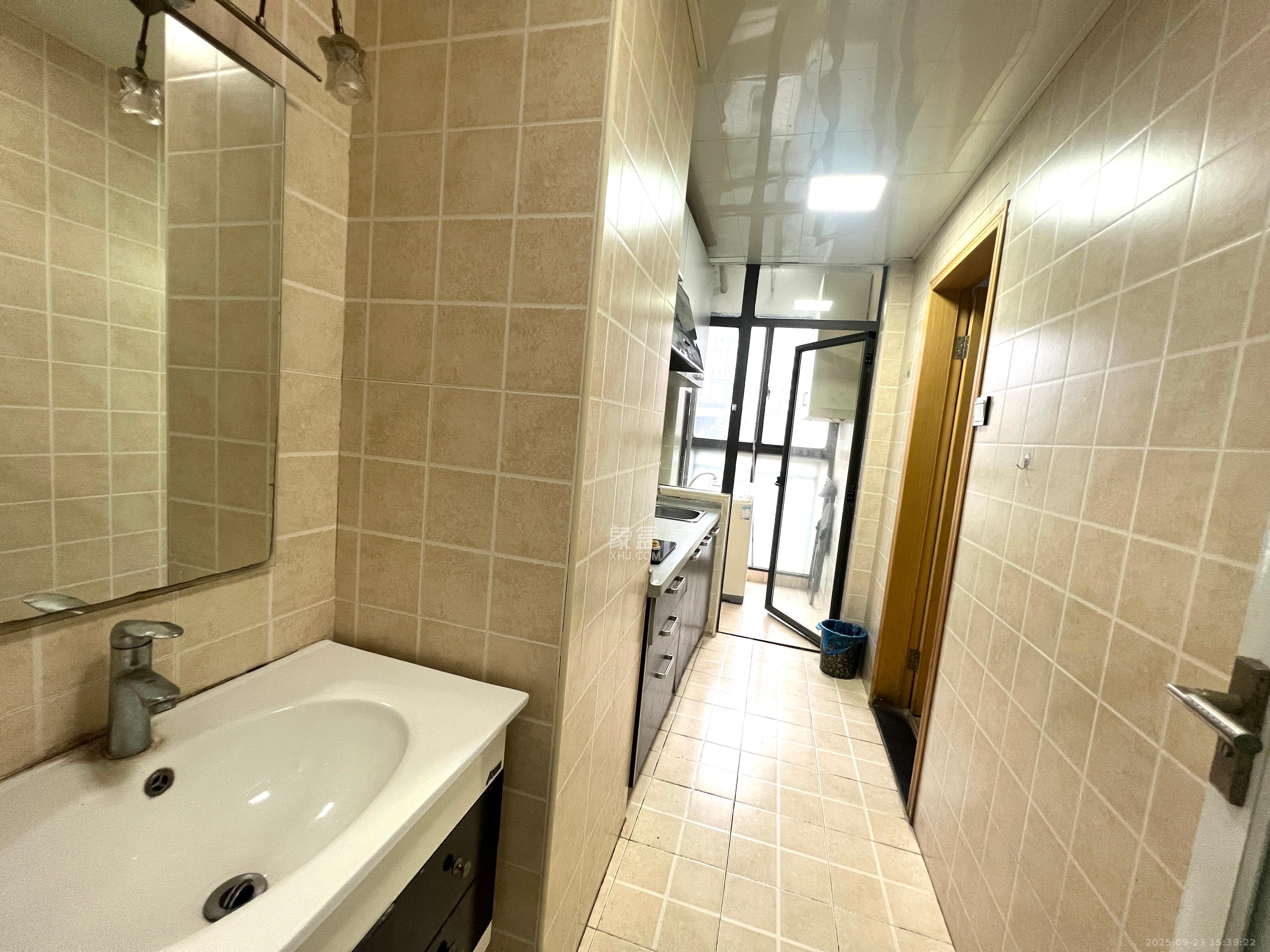 山水花都 1室1厅1卫 1400.0元/月 山水花都 1室1厅1卫 1400.0元/月室内图