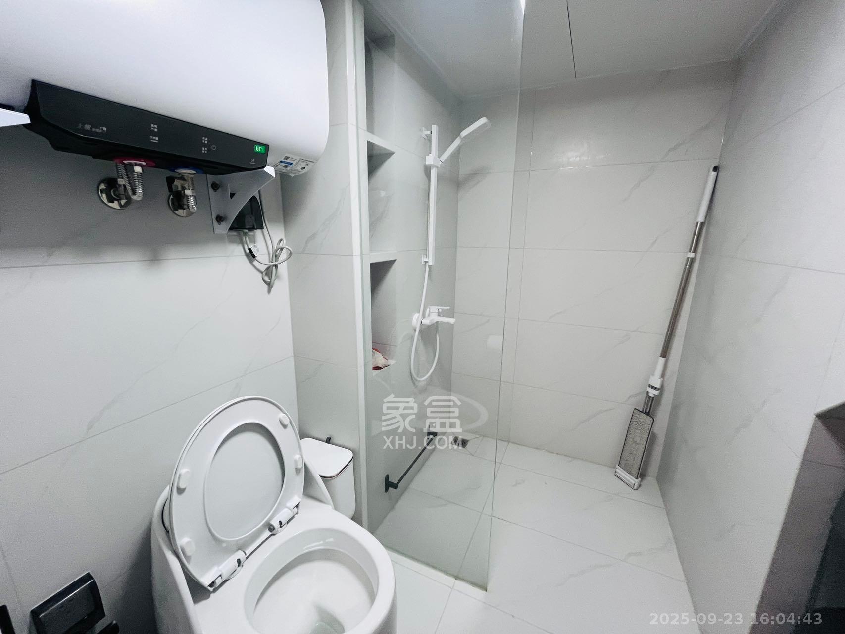 卓越中寰  2室1厅1卫    2800.0元/月室内图