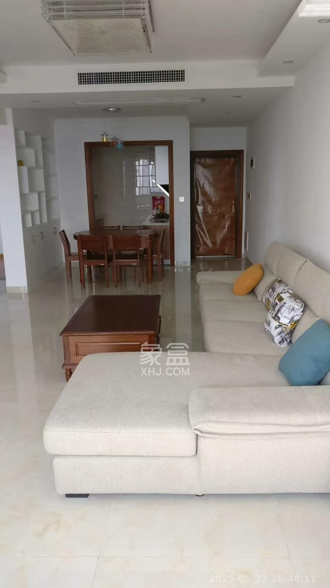 长房半岛蓝湾(观山月) 3室2厅1卫 2300.0元/月 长房半岛蓝湾(观山月) 3室2厅1卫 2300.0元/月室内图