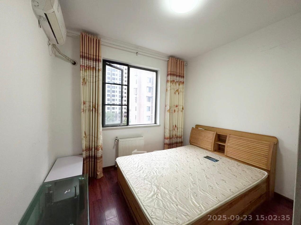 龙湾1号公馆 3室2厅1卫 2400.0元/月 龙湾1号公馆 3室2厅1卫 2400.0元/月室内图