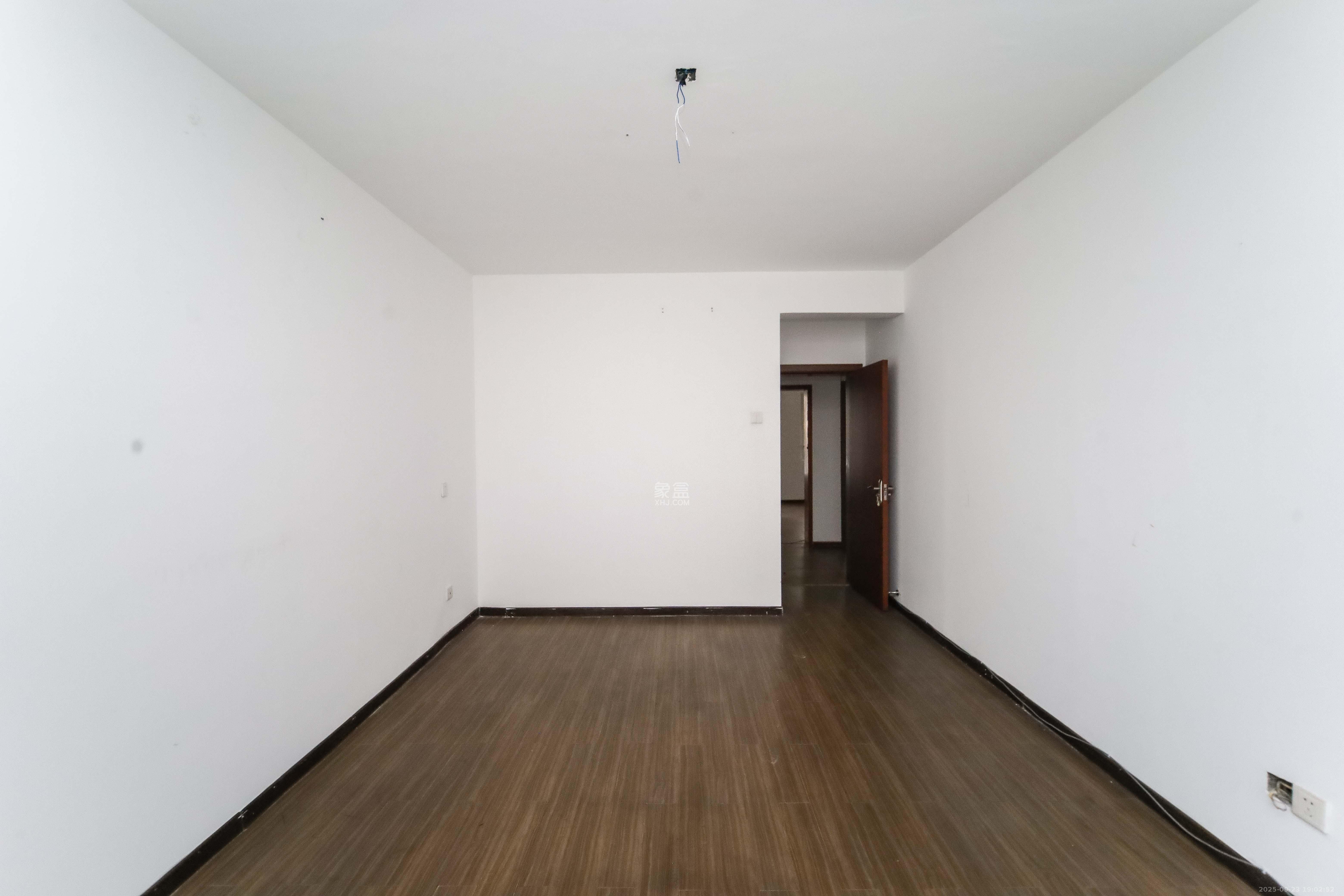 丽景新贵 4室2厅2卫 120.0万 丽景新贵 4室2厅2卫 120.0万卧室