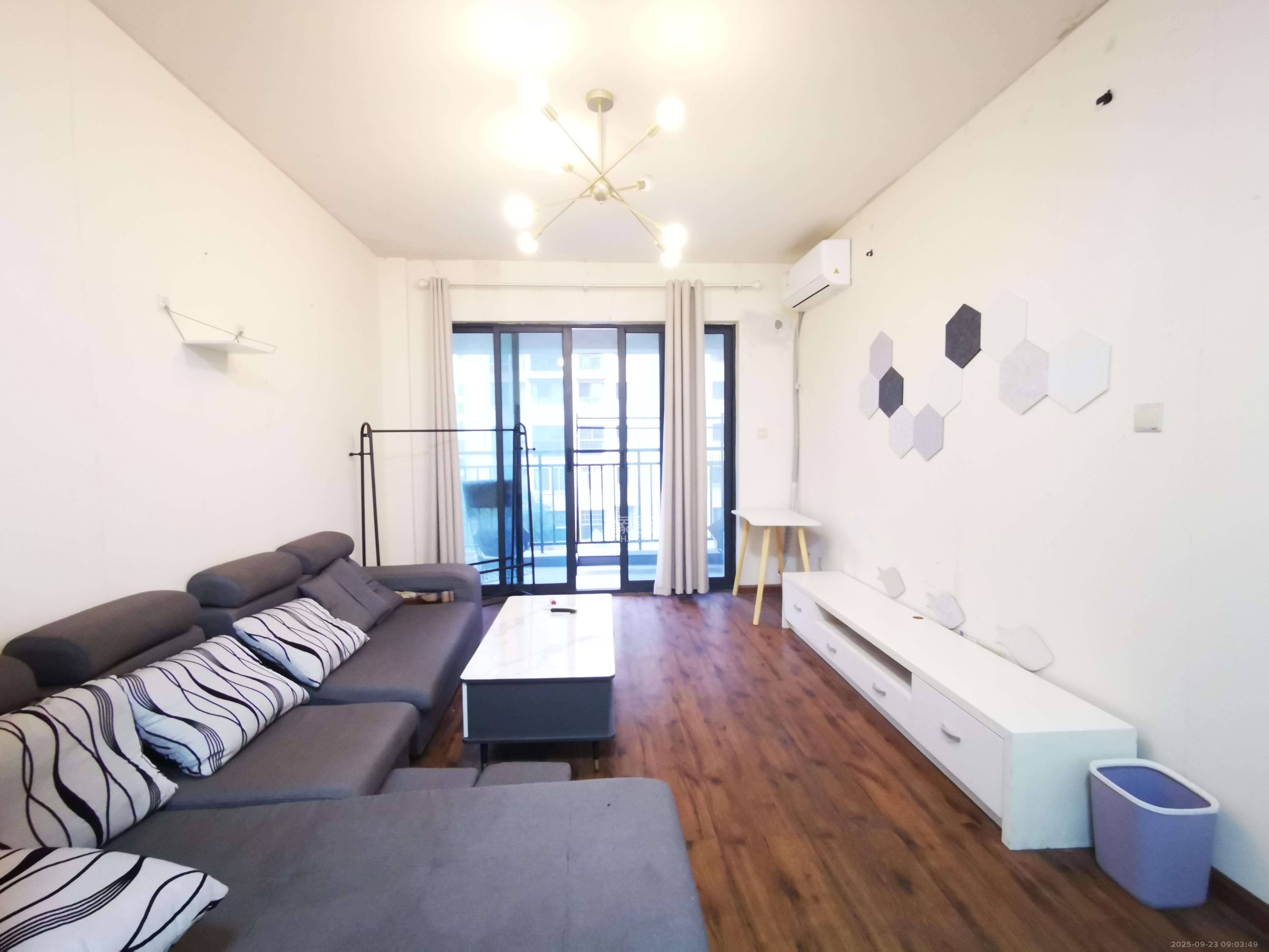 保利麓谷林语A区 2室2厅1卫 2100.0元/月 保利麓谷林语A区 2室2厅1卫 2100.0元/月室内图