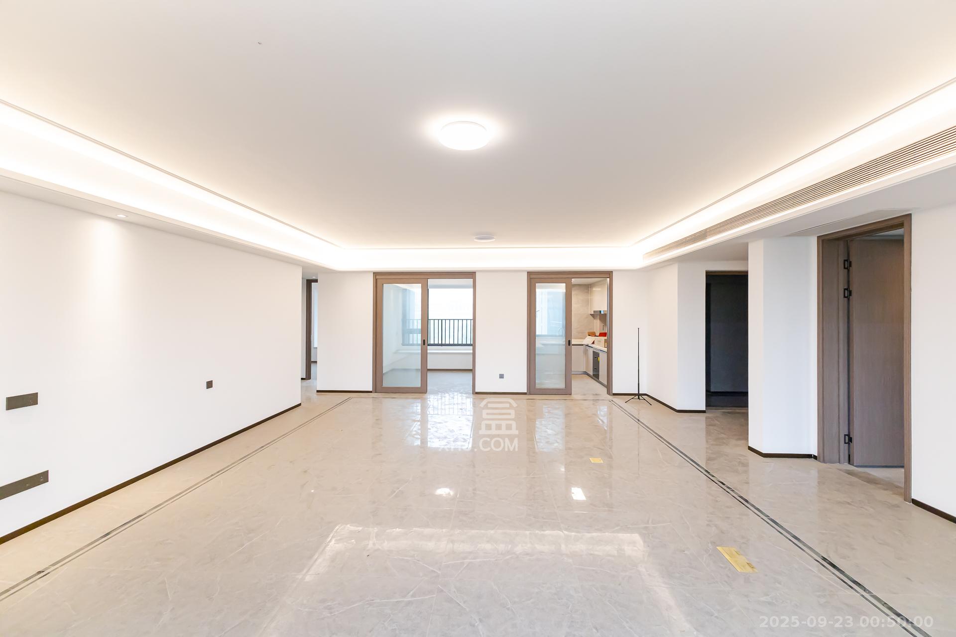 时代建发和著 4室2厅3卫 255.0万 时代建发和著 4室2厅3卫 255.0万客厅