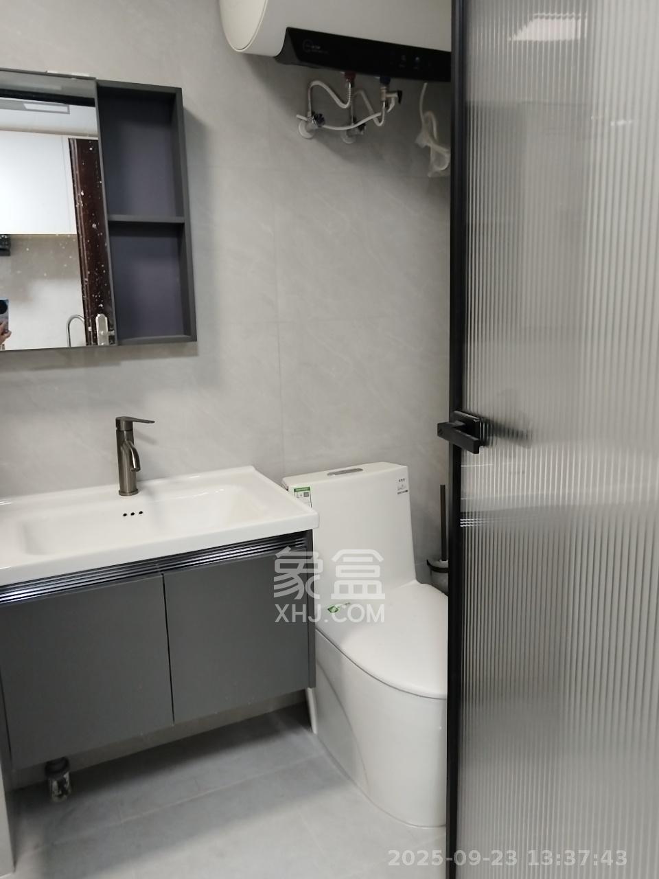 中海珑悦府 1室1厅1卫 1200.0元/月 中海珑悦府 1室1厅1卫 1200.0元/月室内图