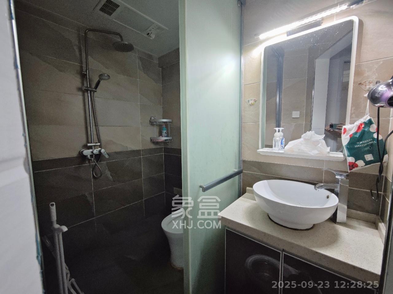 东怡外国(南湖一号) 2室1厅1卫 2200.0元/月 东怡外国(南湖一号) 2室1厅1卫 2200.0元/月室内图