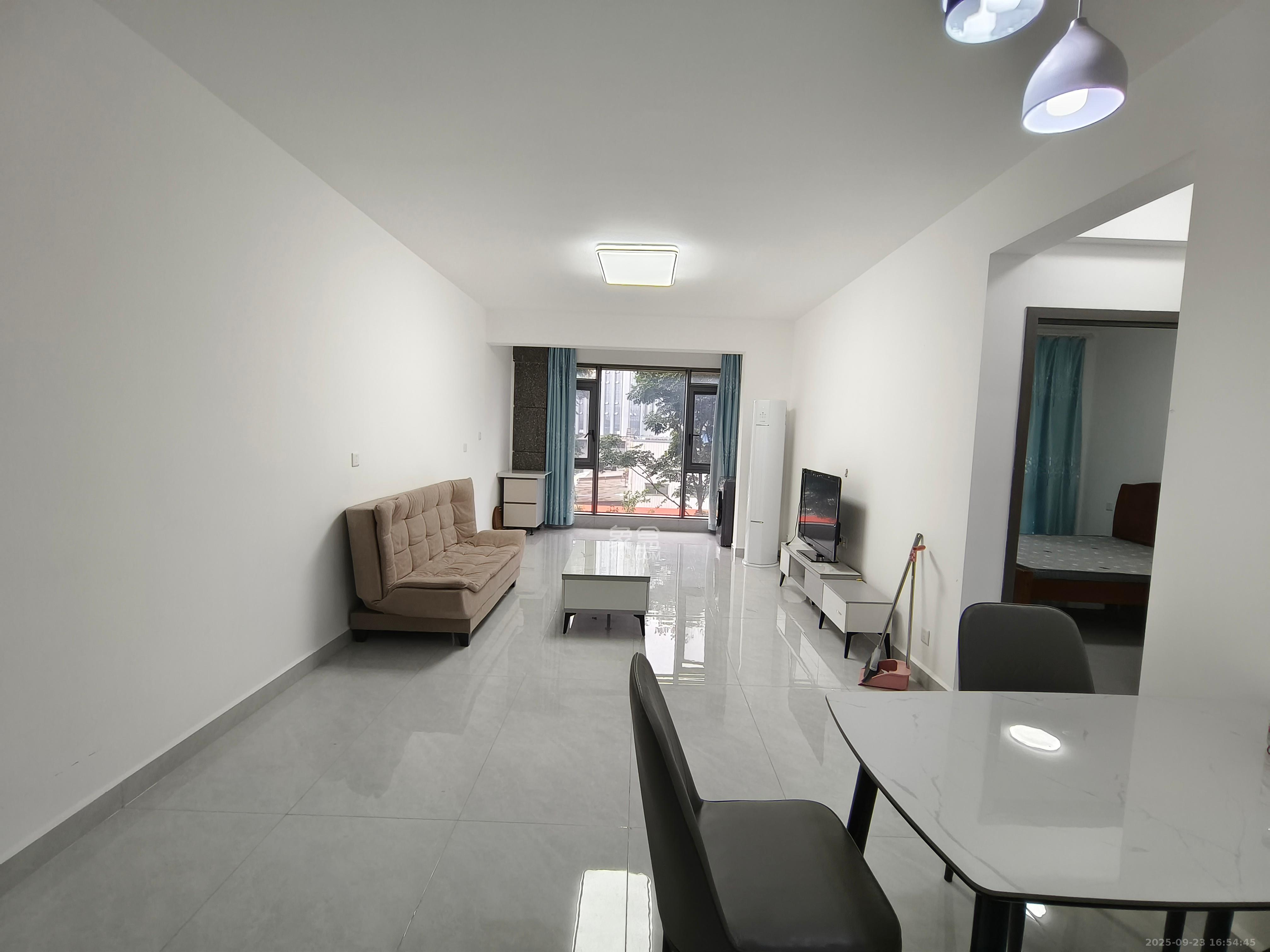 天城国际广场  3室2厅1卫    3000.0元/月室内图