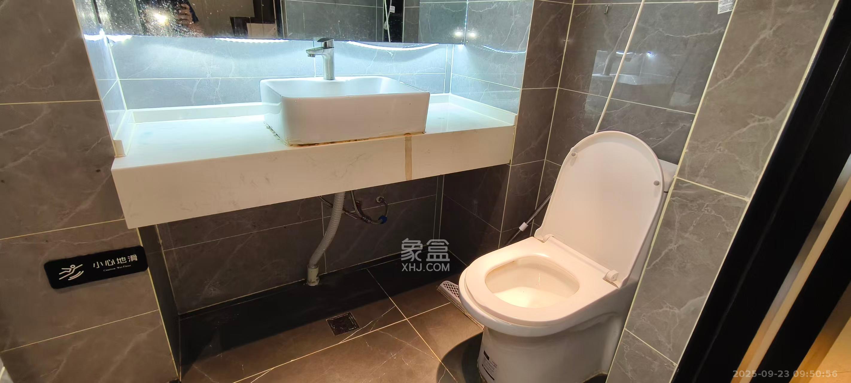 卓越江岸  2室1厅1卫    2500.0元/月 卓越江岸  2室1厅1卫    2500.0元/月室内图