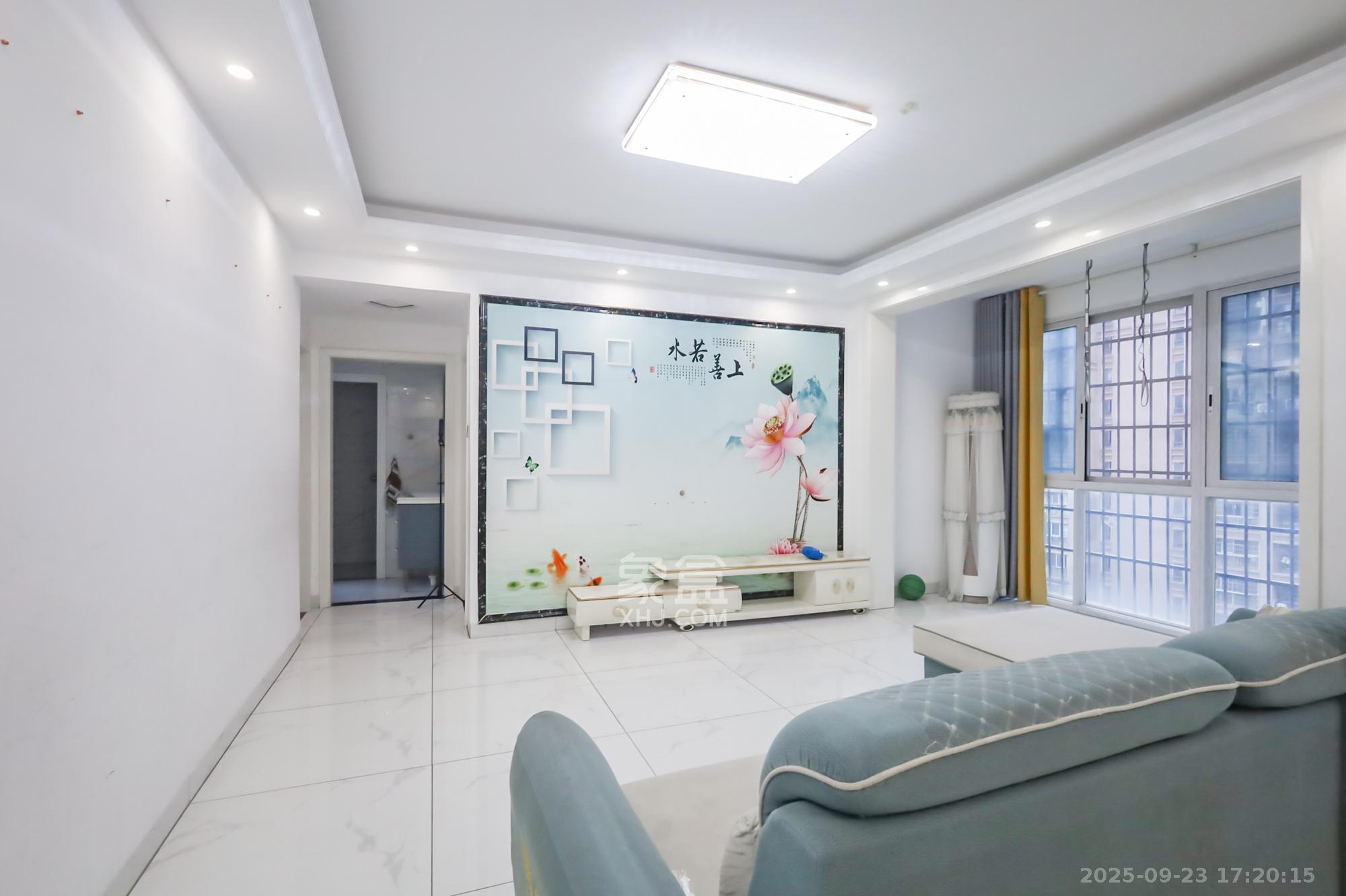 山水誉峰 3室2厅1卫 115.0万 山水誉峰 3室2厅1卫 115.0万客厅