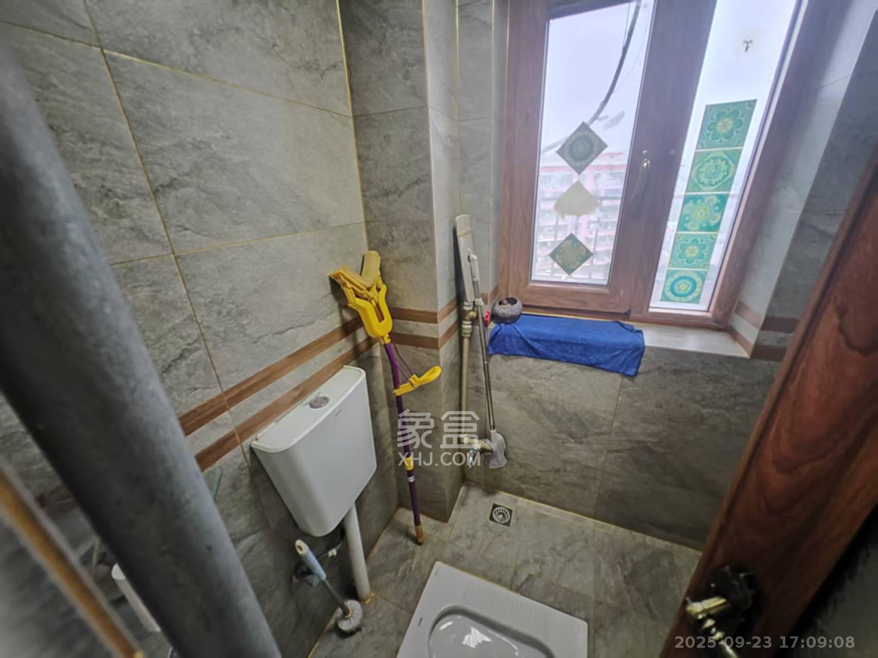 武警医院家属区  3室2厅1卫    3100.0元/月室内图