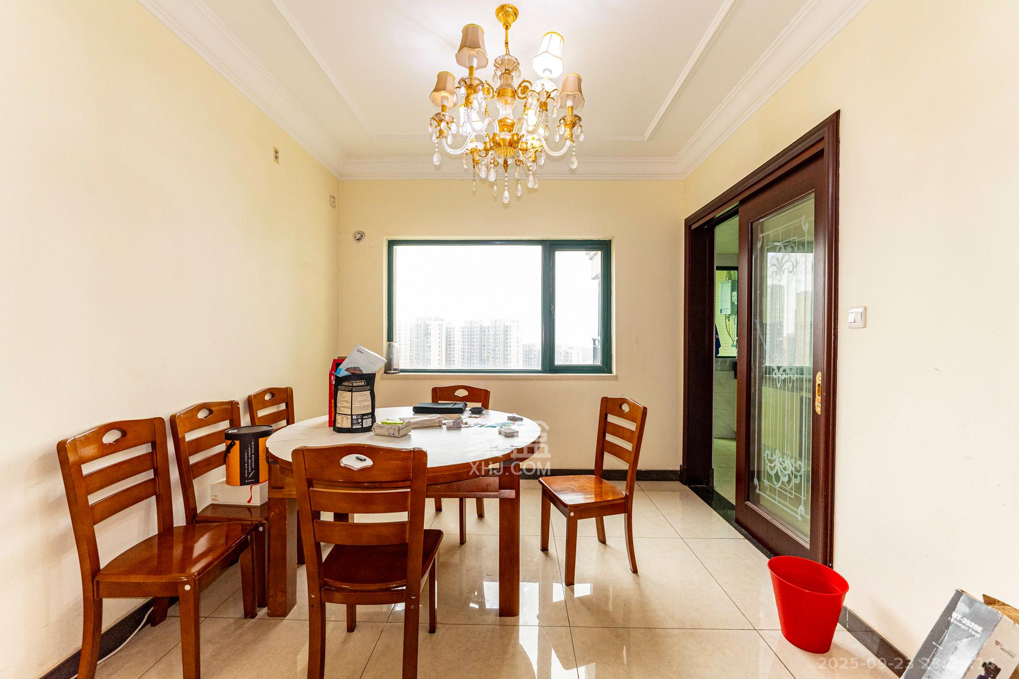 恒大雅苑 4室2厅2卫 114.6万 恒大雅苑 4室2厅2卫 114.6万客厅