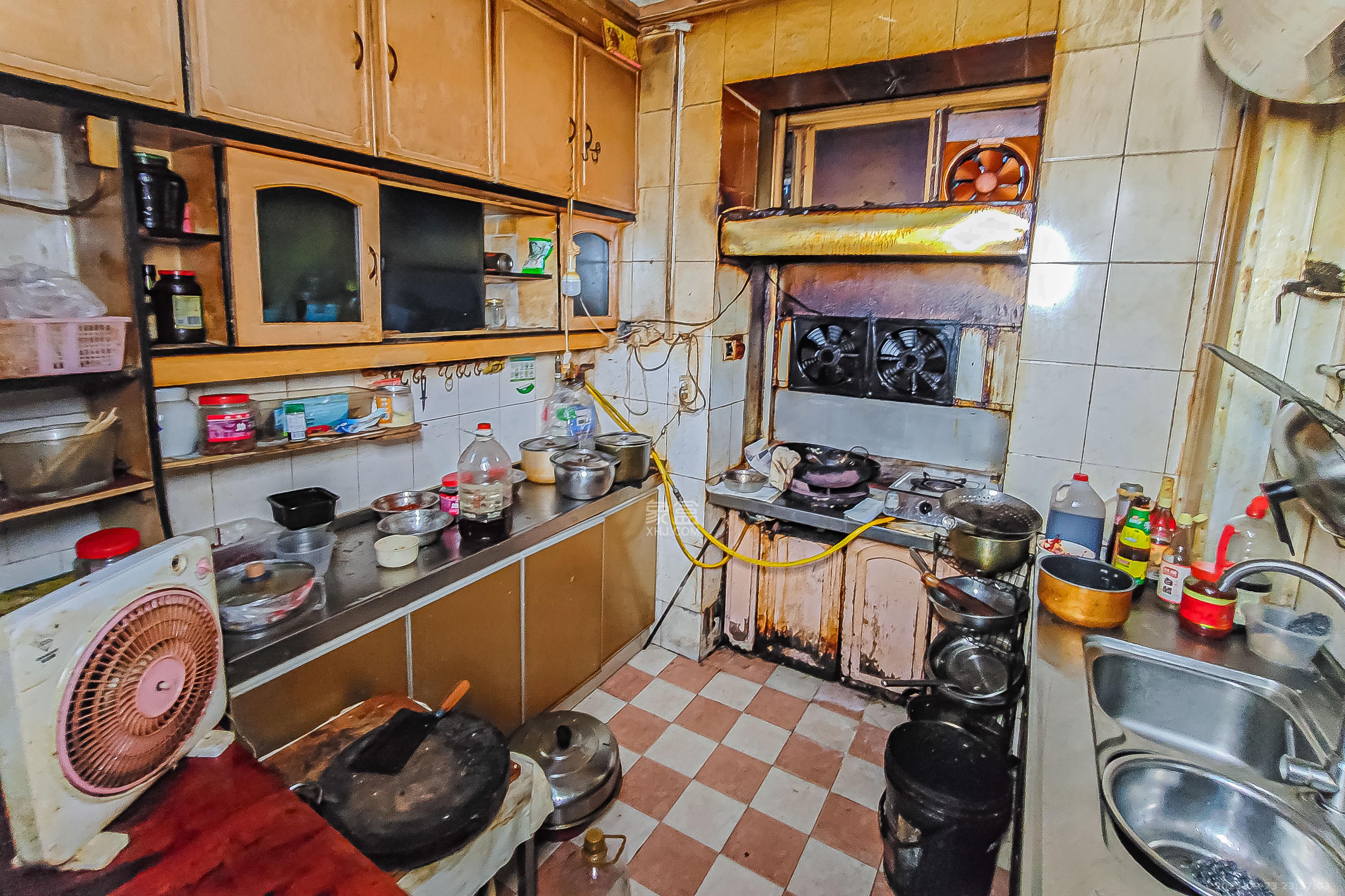 湖南第六工程有限公司机关小区(六公司机关大院) 3室2厅2卫 75.0万 湖南第六工程有限公司机关小区(六公司机关大院) 3室2厅2卫 75.0万厨房