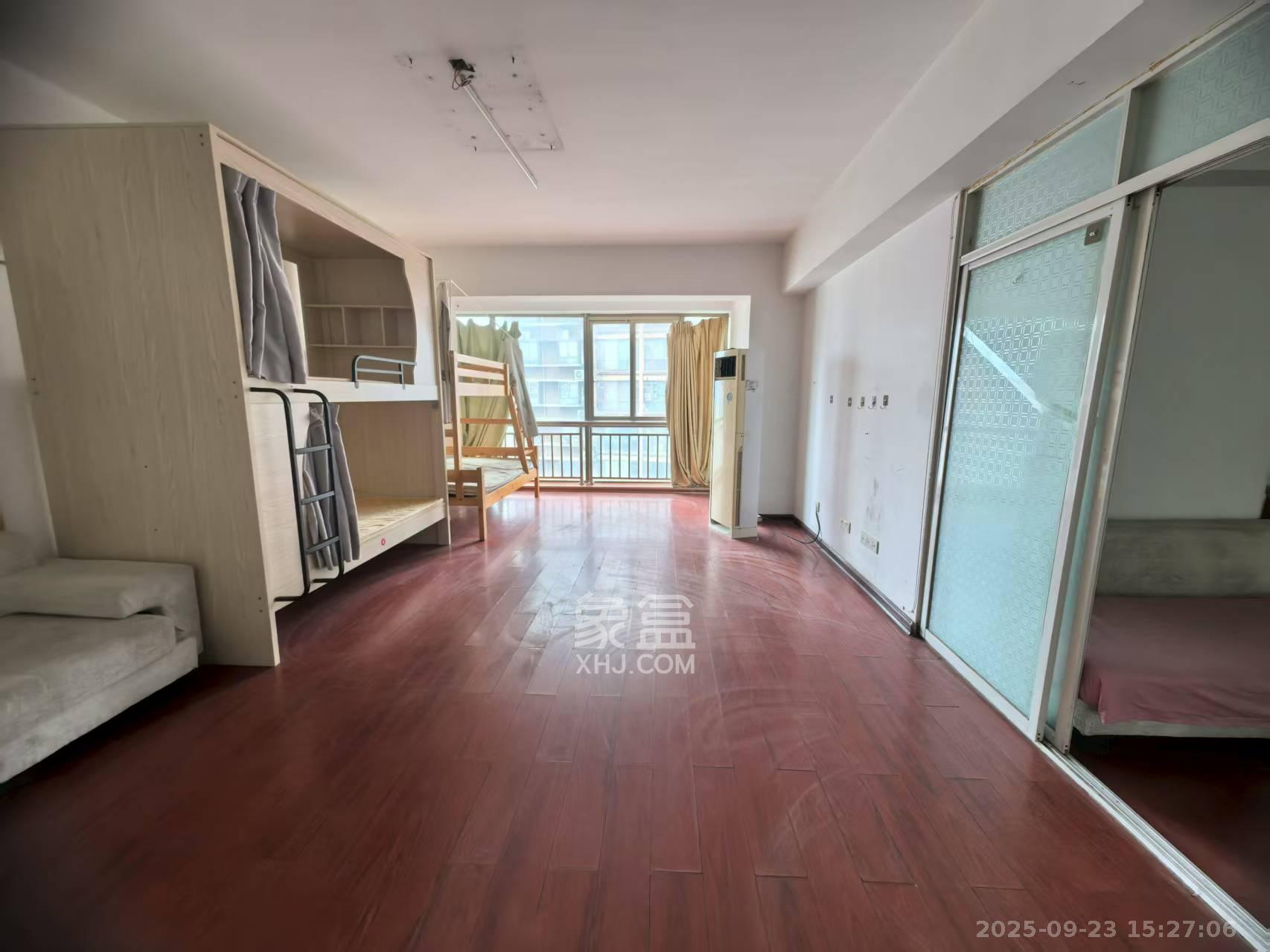 长宝1667  3室2厅2卫    5000.0元/月室内图